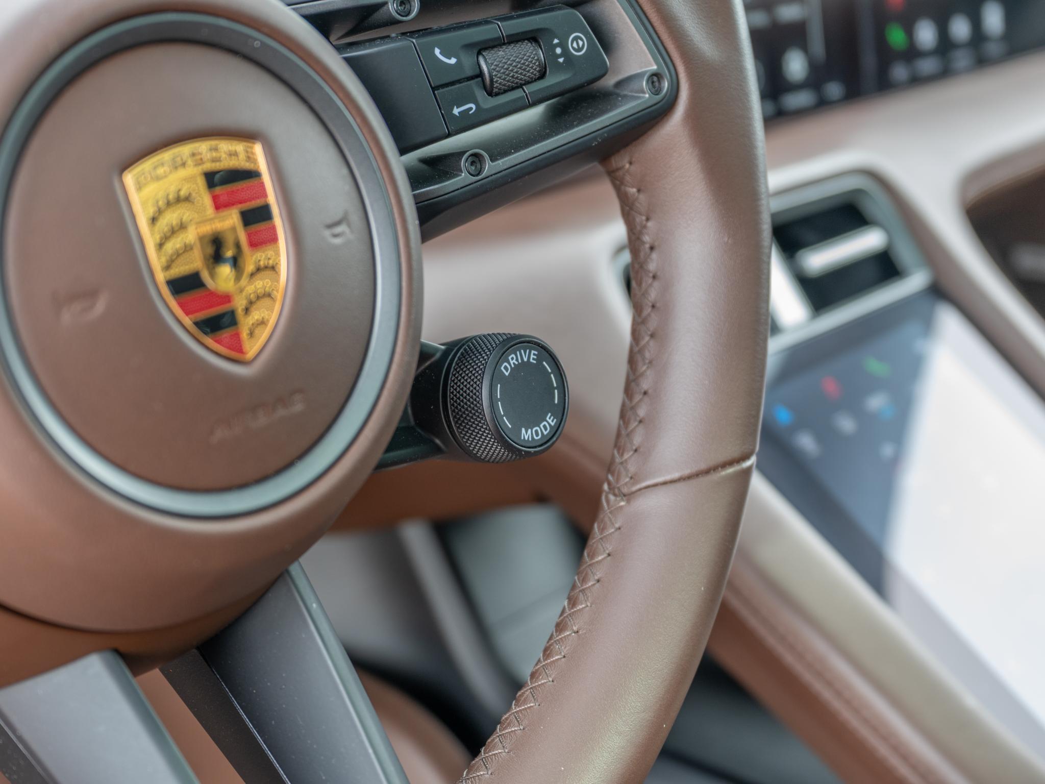 Foto van Porsche Taycan Turbo