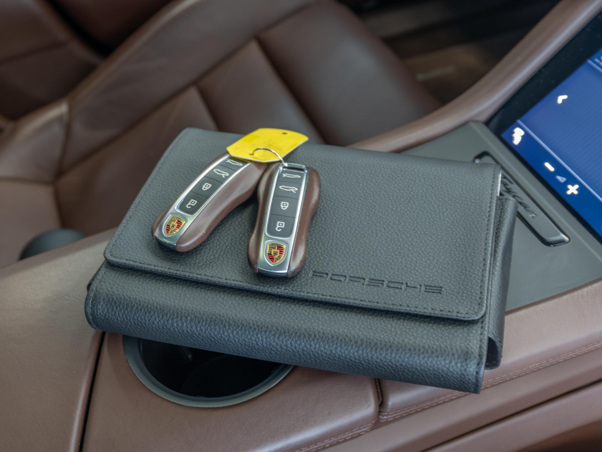 Foto van Porsche Taycan Turbo