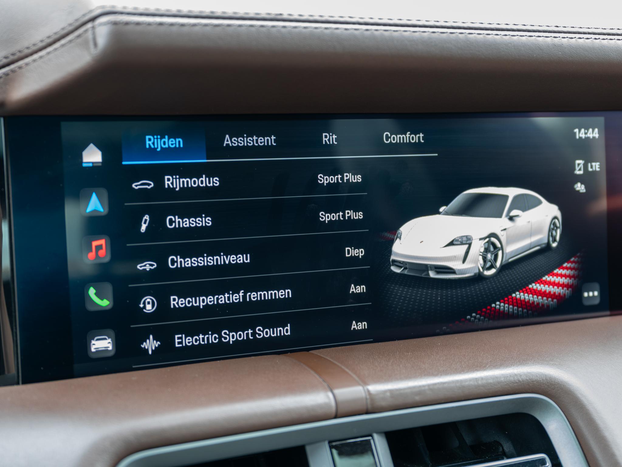 Foto van Porsche Taycan Turbo