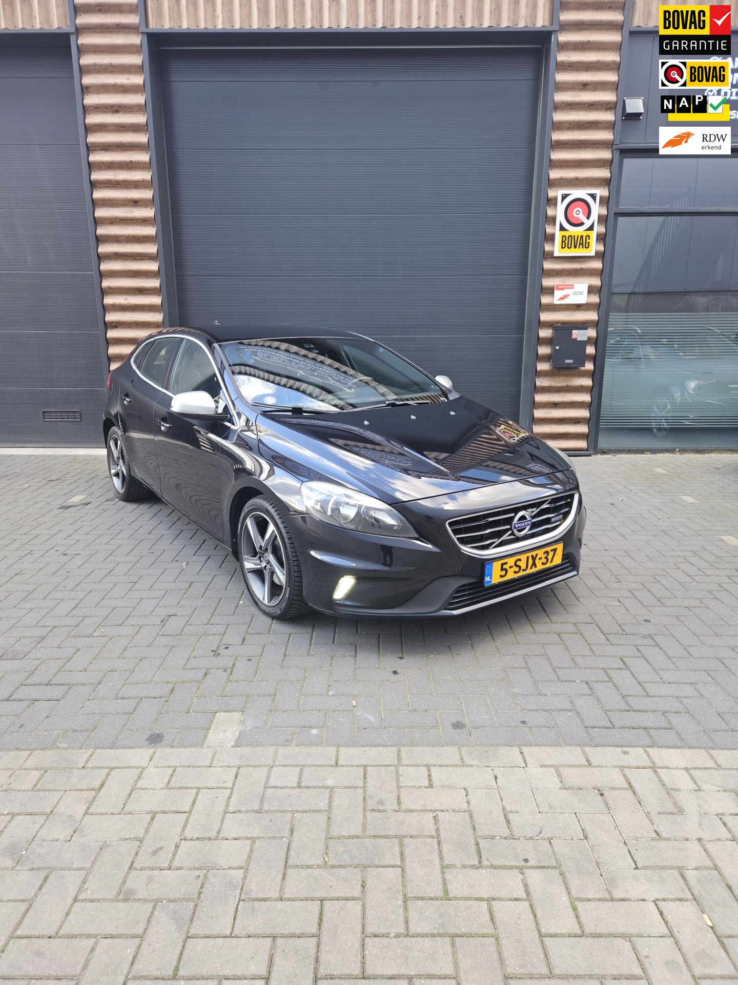 Volvo V40 1.6 T3 R-Design 2013 - voorkant
