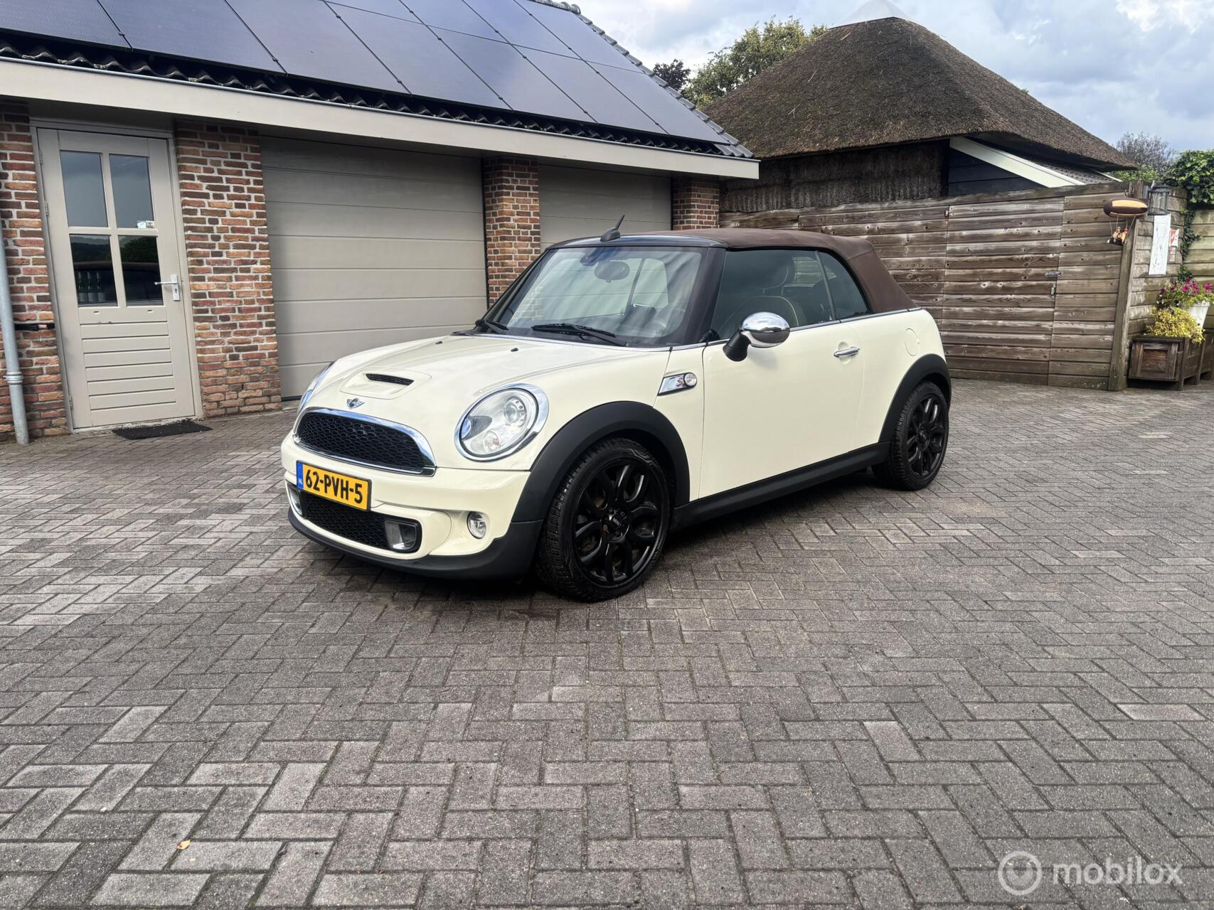 Mini Cooper S Cabrio 1.6 Cooper S Chili 2011 - voorkant