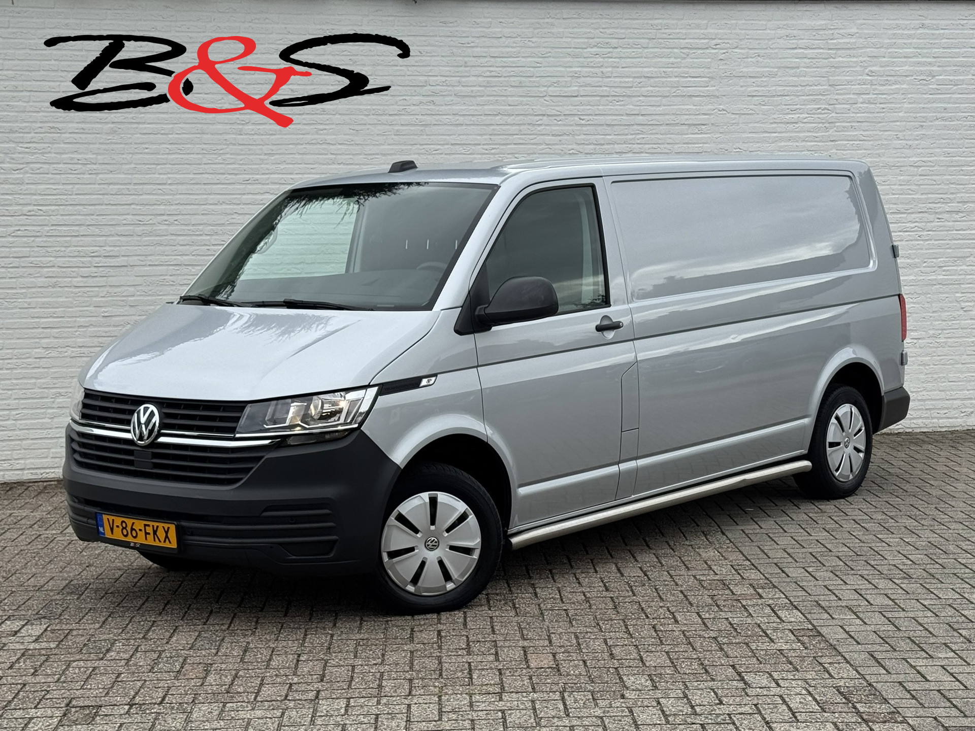 Volkswagen Transporter 2.0 TDI L2H1 28 Highline Trekhaak 3 Zits Pdc v+a Navigatie Cruise Lat om Lat 2024 - voorkant