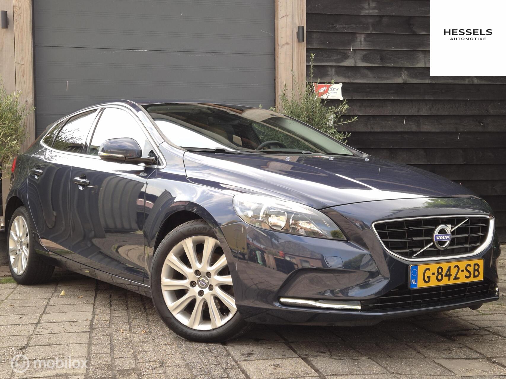 Volvo V40 1.6 T3 Summum Leer, Trekhaak 2015 - voorkant