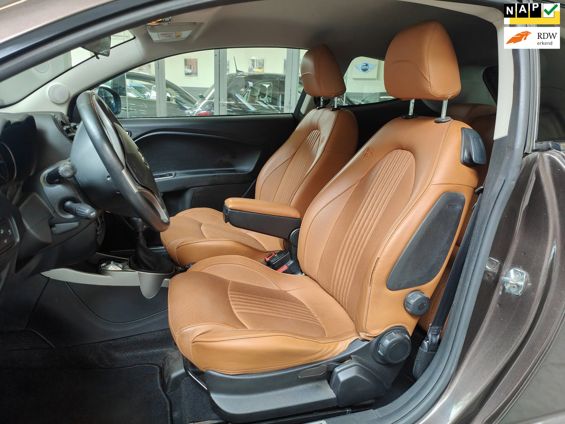 Alfa Romeo Alfa Mito 101-PK Esclusivo - Navi - Cognac leder 2014 - voorkant