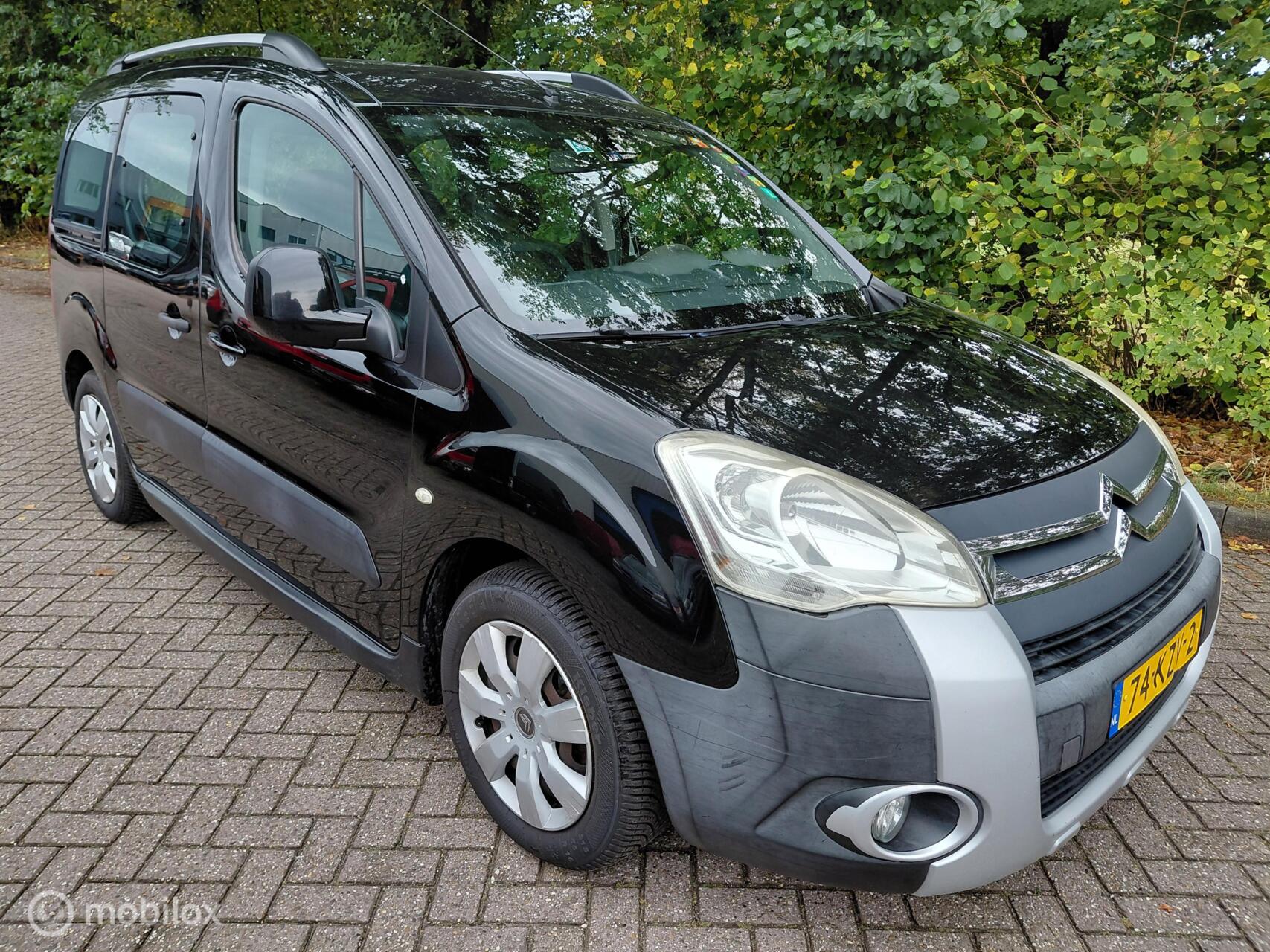 Citroen Berlingo 1.6 HDIF XTR 5 pers. Airco APK 8-2027 2010 - voorkant