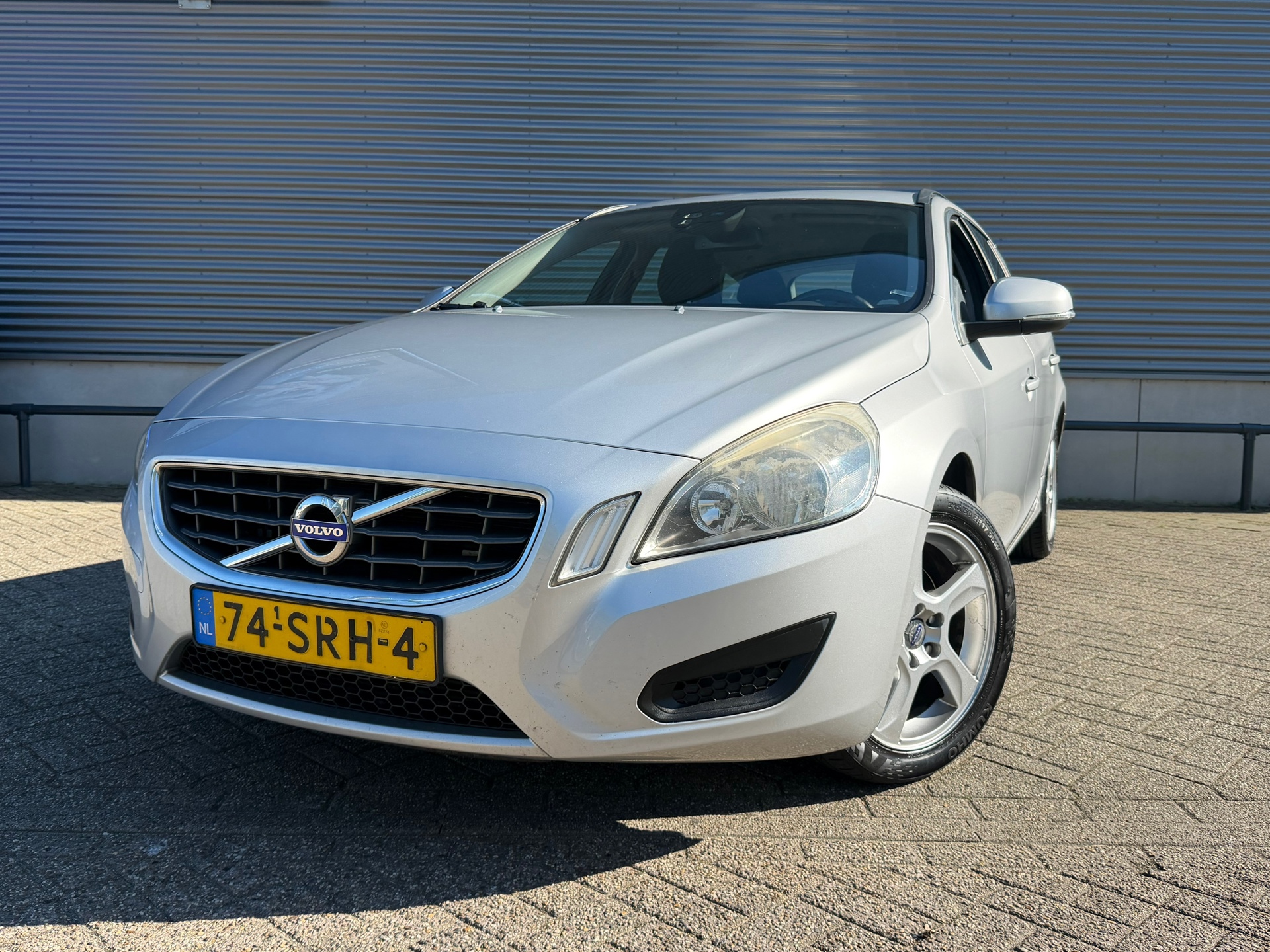 Volvo V60 2.0 D3 R-Design 2011 - voorkant