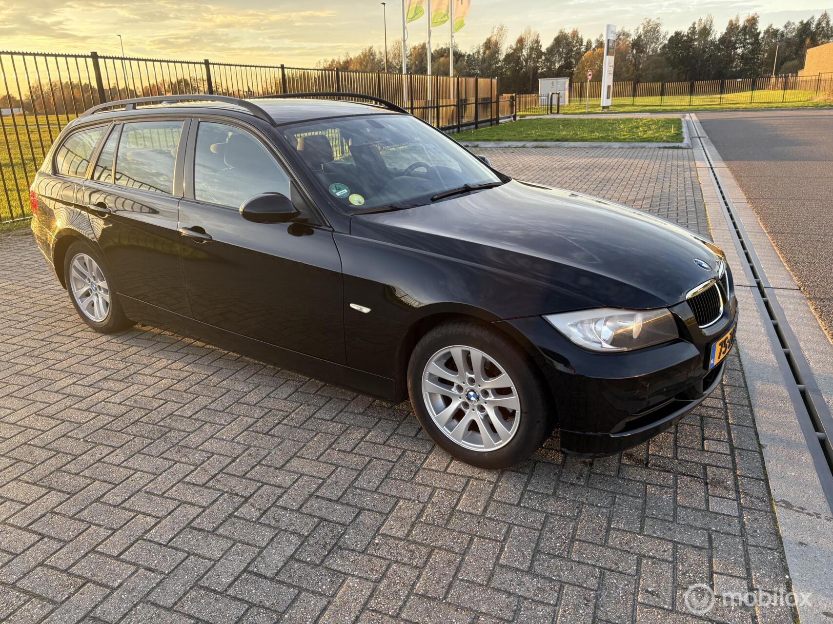 BMW 3-serie Touring 318i Business Line 2008 - voorkant
