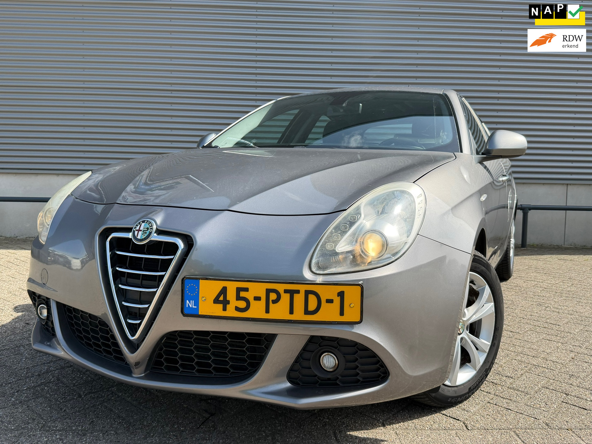 Alfa Romeo Alfa Giulietta 1.4 T Distinctive 2011 - voorkant