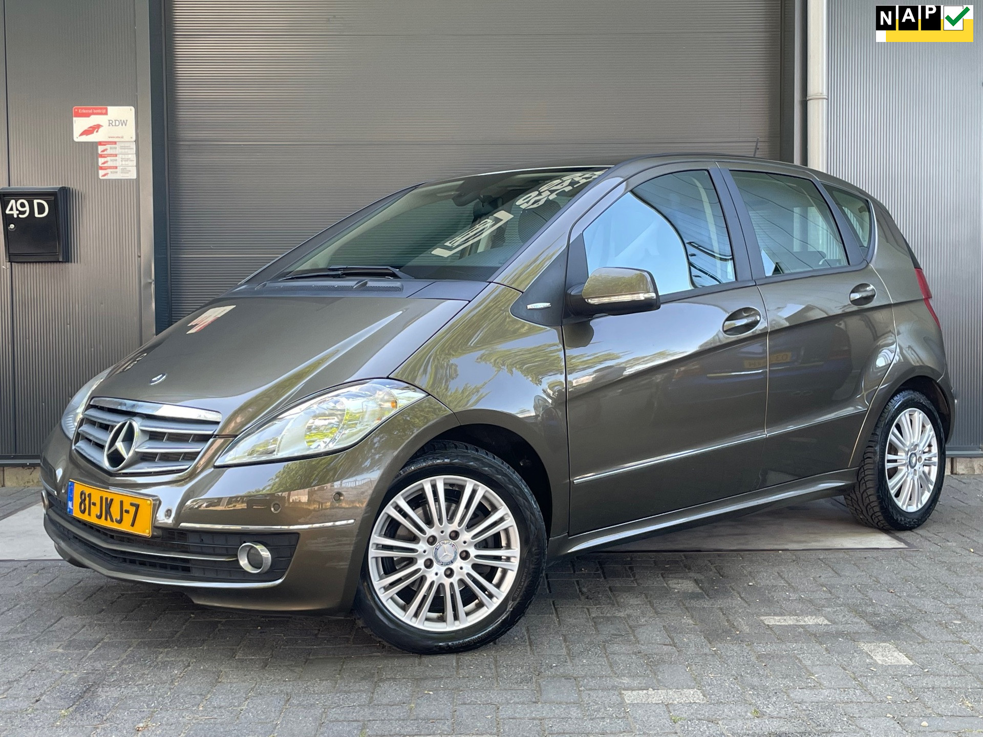 Mercedes-Benz A 160 160 Elegance NAP AIRCO CRUISE BLUETOOTH NAVI HALFLEERMF STUUR LM VELGEN 2009 - voorkant