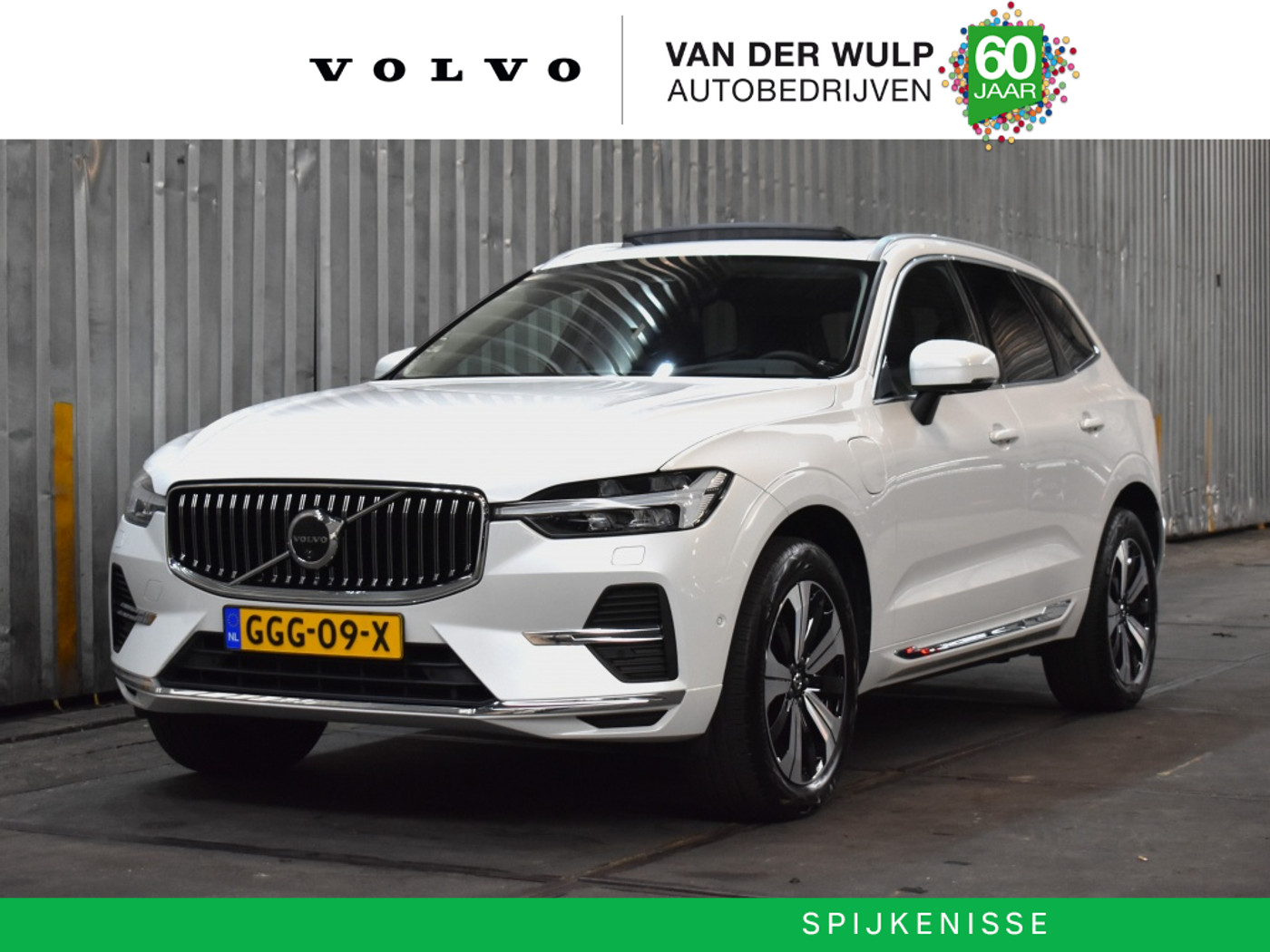 Volvo Xc60 T6 350PK AWD Plus Bright | Schuifdak | Trekhaak | 360 | Volvo Guard Alarm | 2024 - voorkant