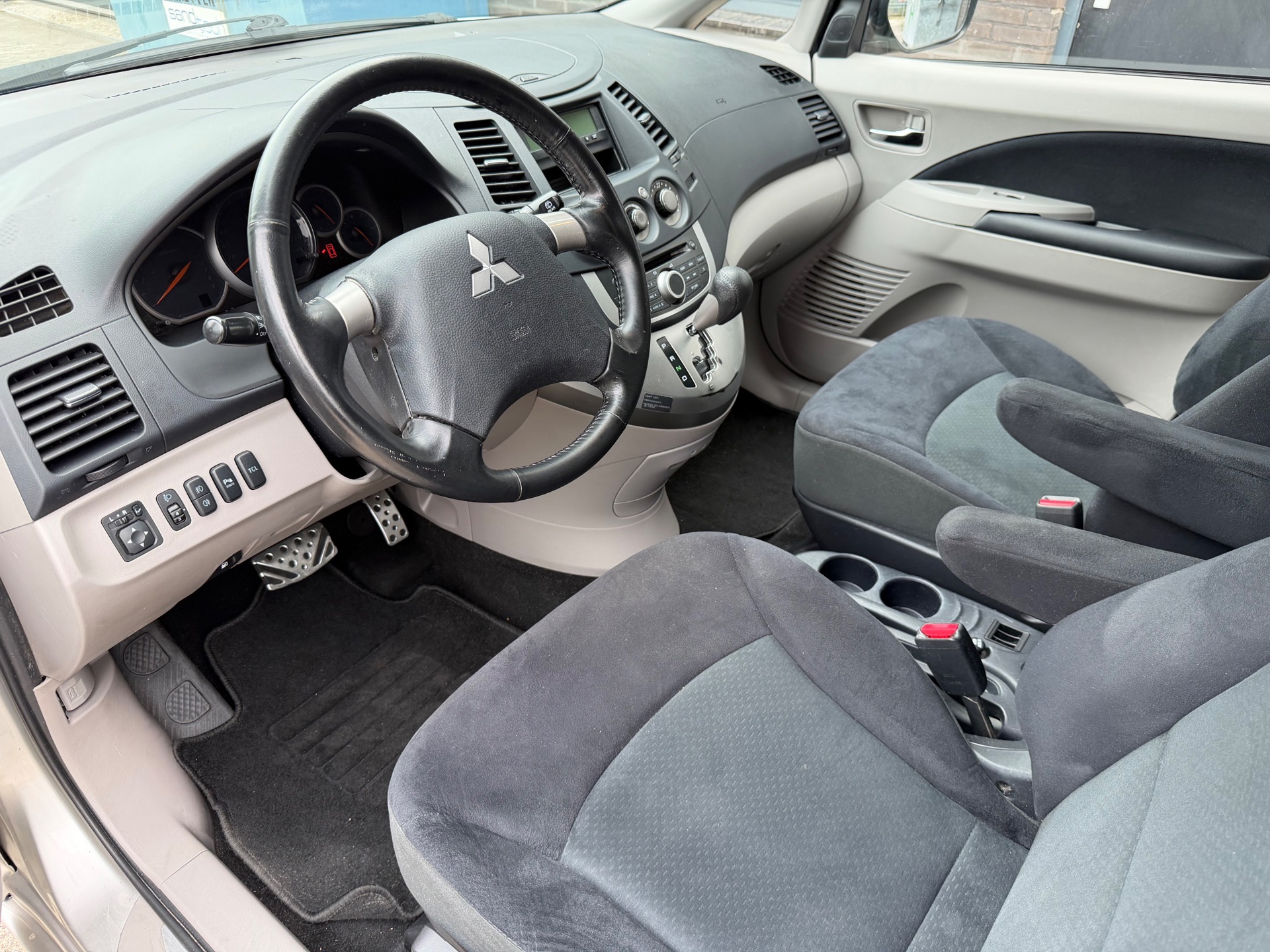 Foto van Mitsubishi Mitsubishi Grandis