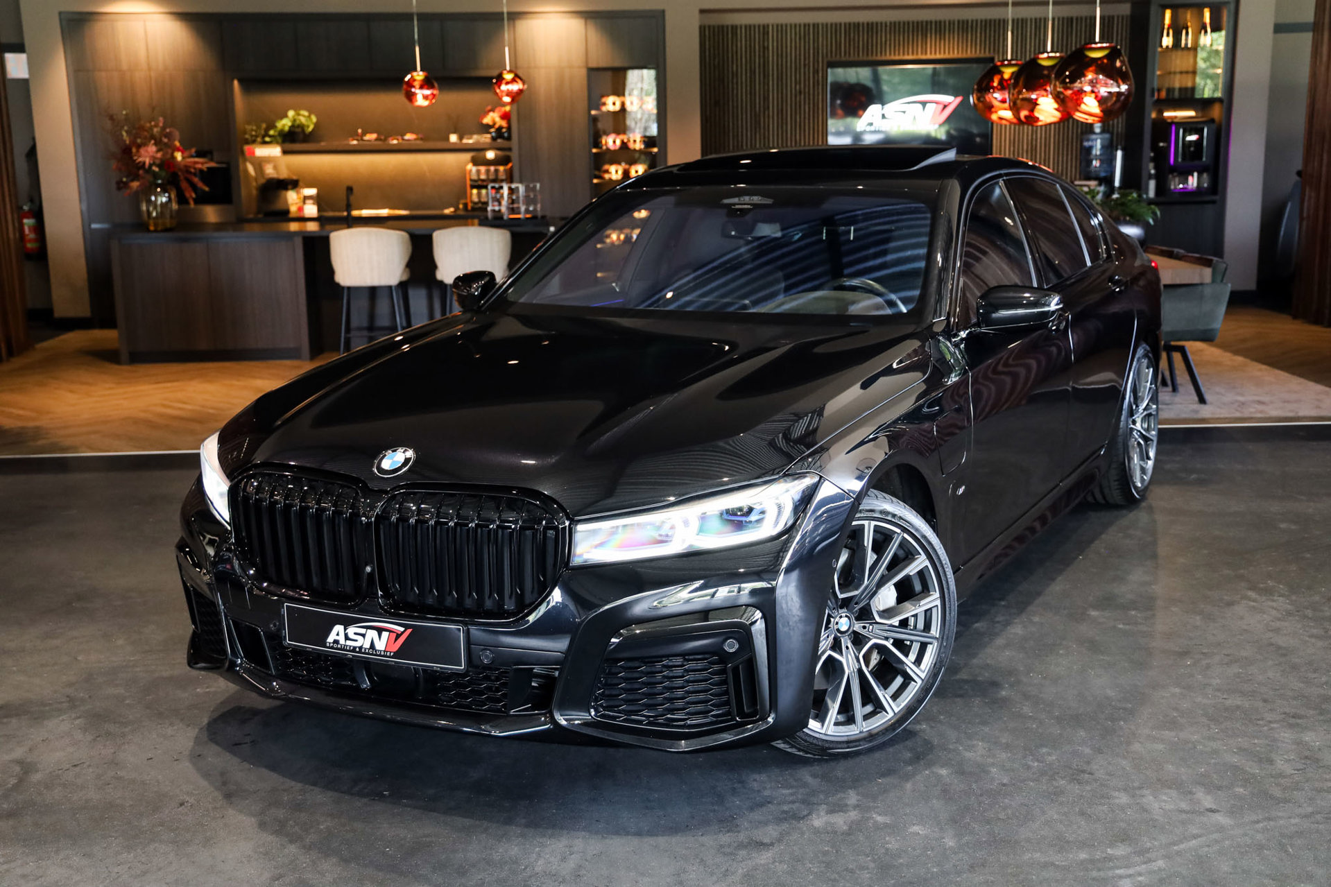 Foto van BMW 745e