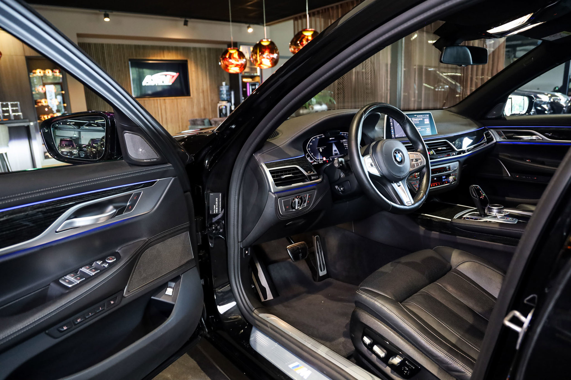Foto van BMW 745e
