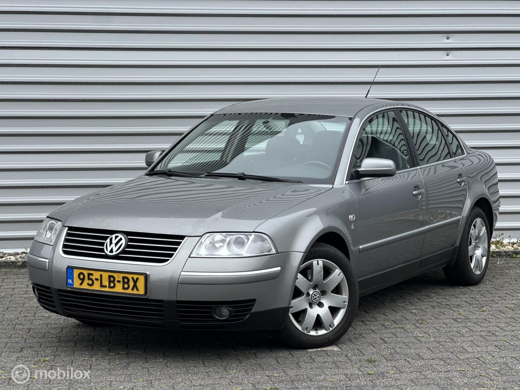 Volkswagen Passat 2.3 V5 Highline 2002 - voorkant