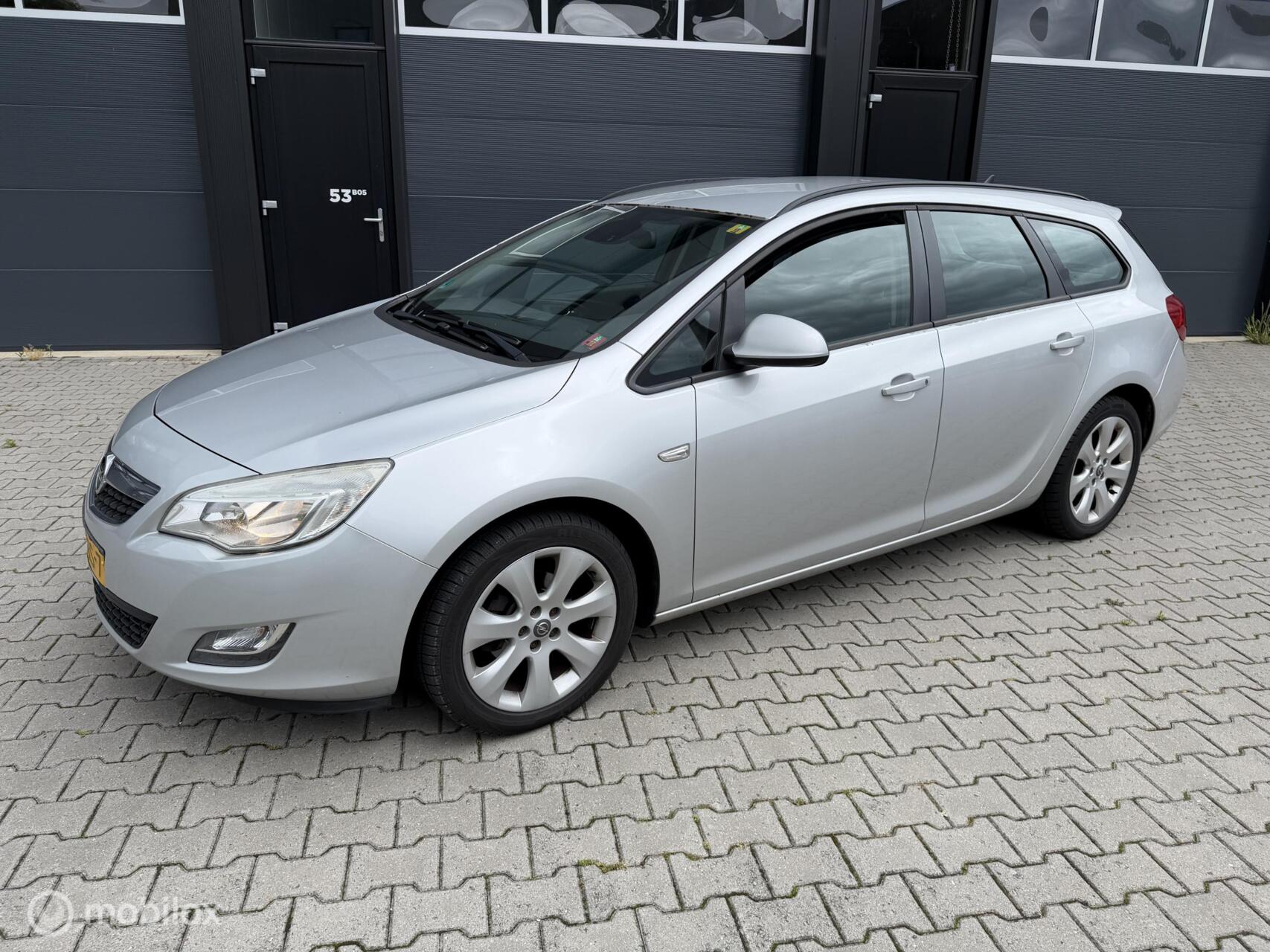 Opel Astra Sports Tourer 1.3 CDTi S/S Edition 2011 - voorkant