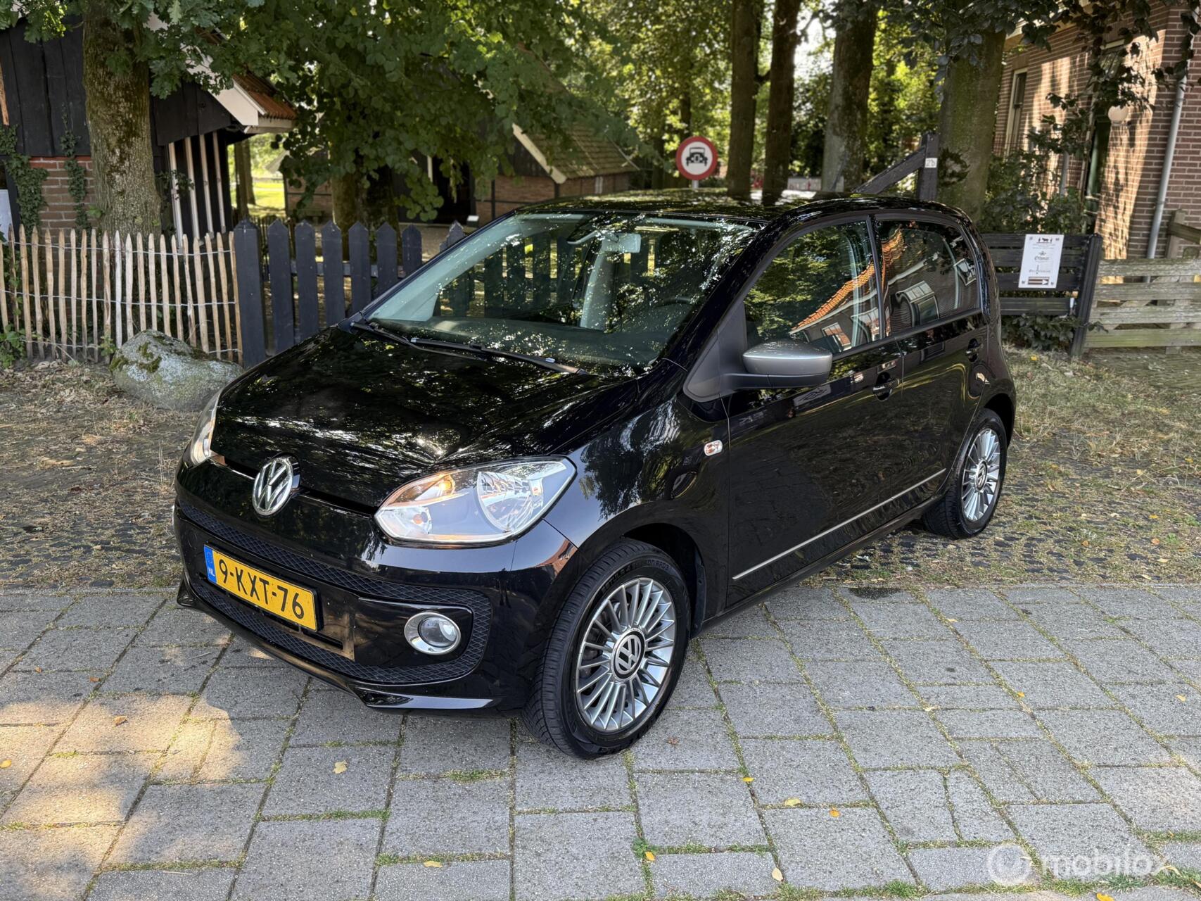 Volkswagen Up cheer up Automaat Nieuwe APK Beurt & Banden! 2013 - voorkant