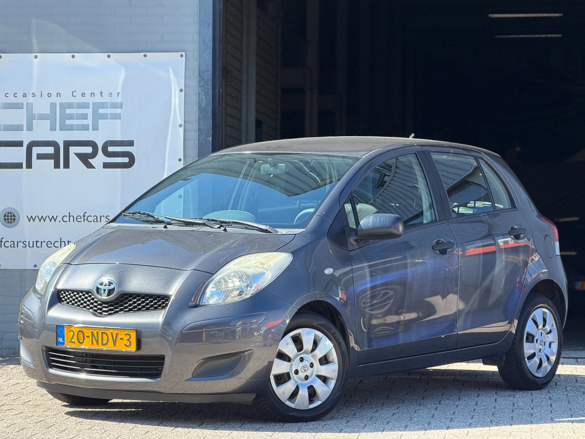 Toyota Toyota Yaris 1.3|NAP|AIRCO|NIEUWEAPK|BEURT|5DEURS|2EIGENAAR! 2010 - voorkant