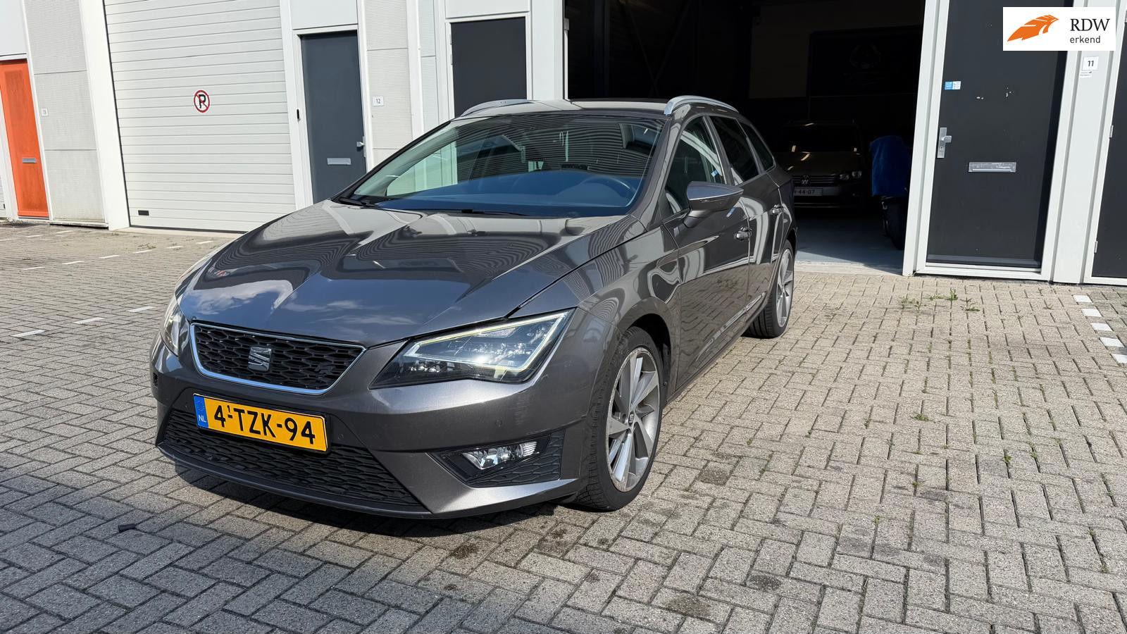 Seat Leon ST 1.6 TDI Style FR DSG 2014 Navi - Acc - Clima - 2014 - voorkant