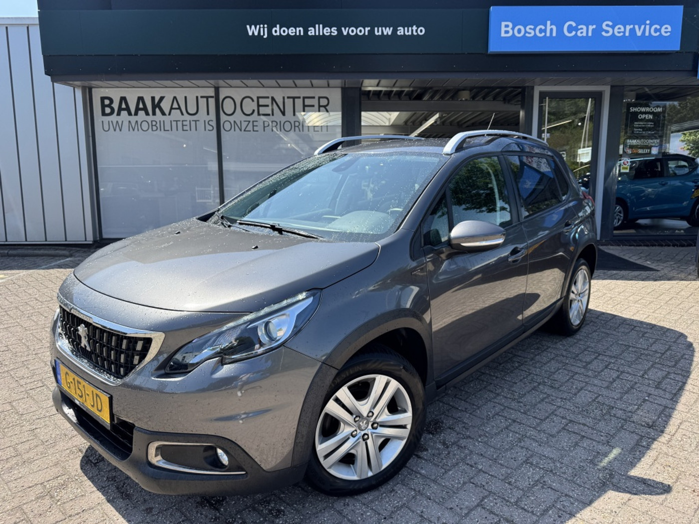 Peugeot 2008 1.2 PureTech Signature | Navi | Nieuwe distributieriem 2019 - voorkant