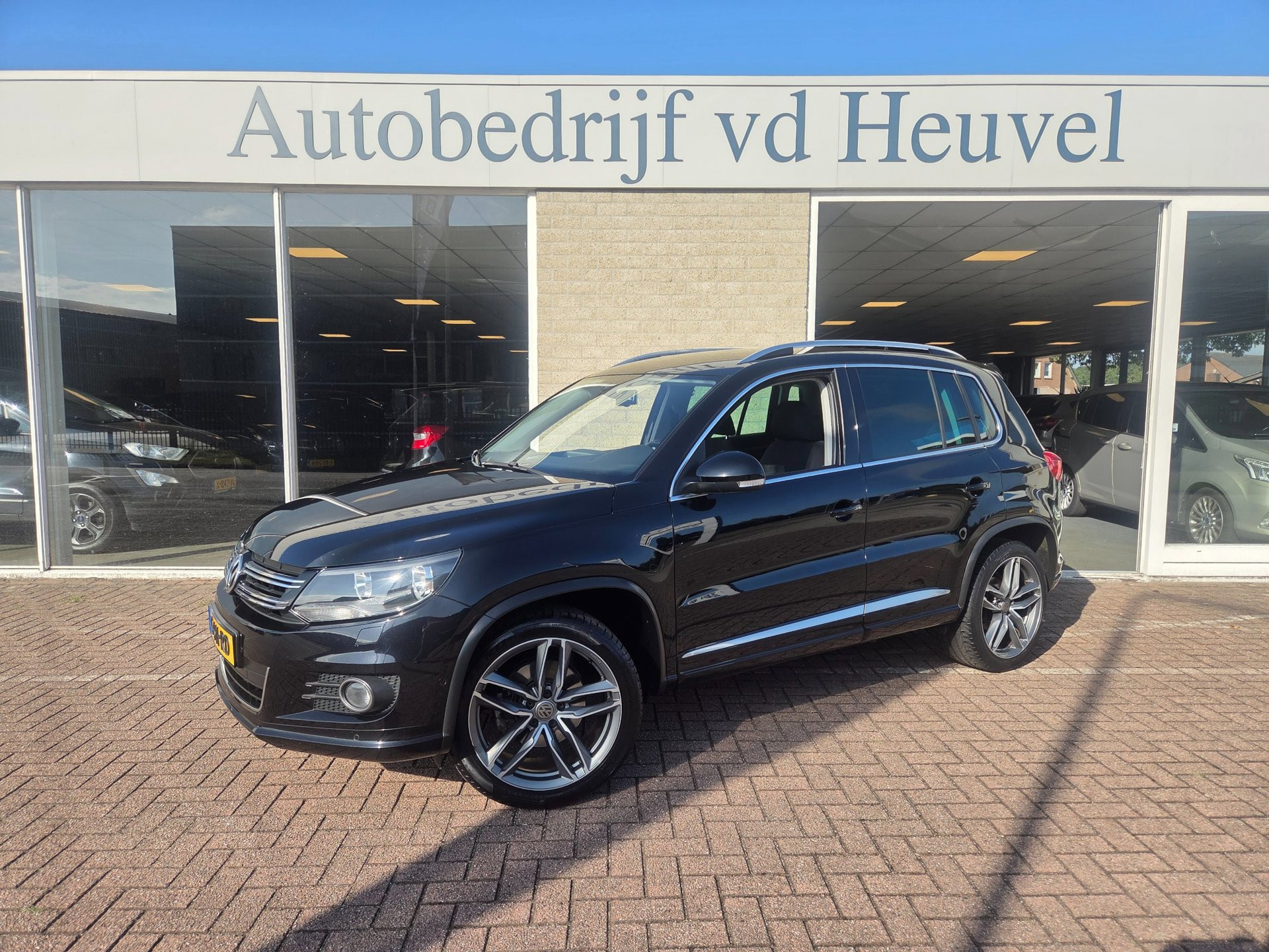 Volkswagen Tiguan 1.4 TSI R-Line Edition 150pk *Carplay*Cruise*Stoel verw.*PDC* Rijklaar 2013 - voorkant
