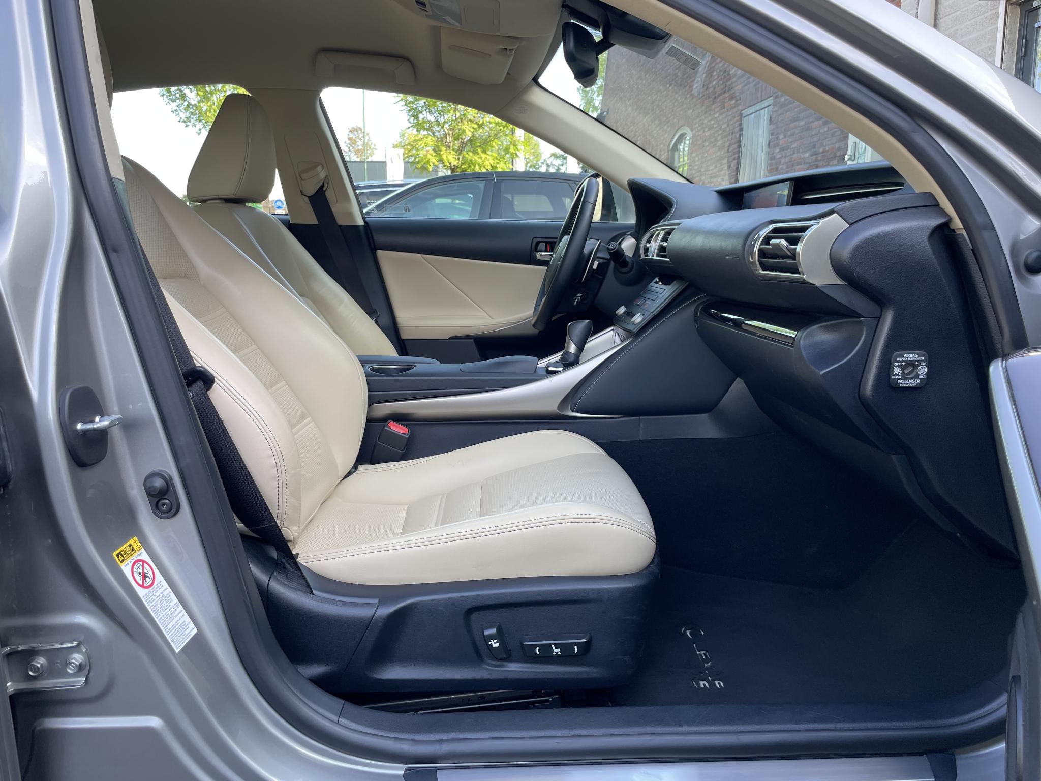 Foto van Lexus Lexus Is300h