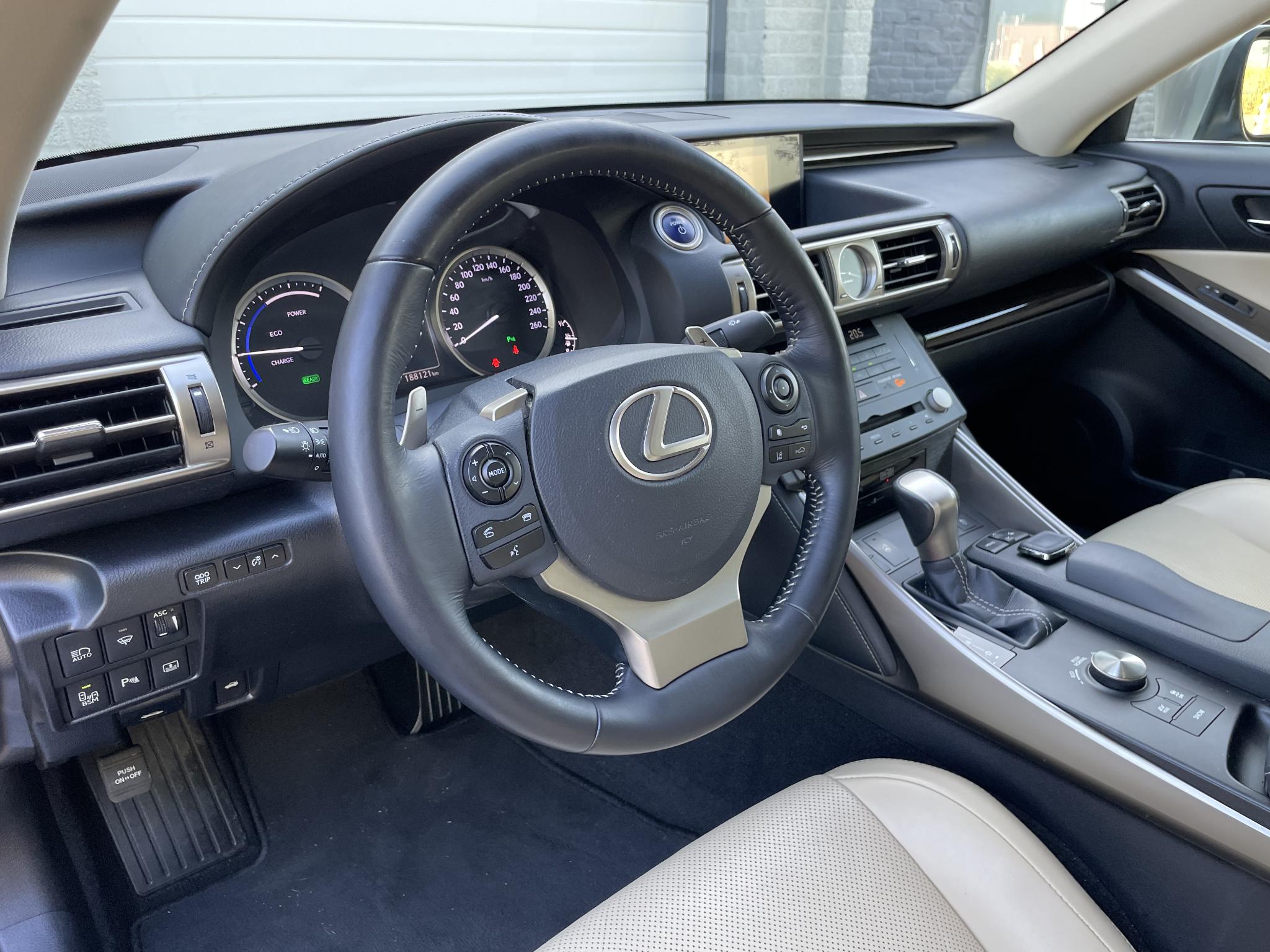 Foto van Lexus Lexus Is300h