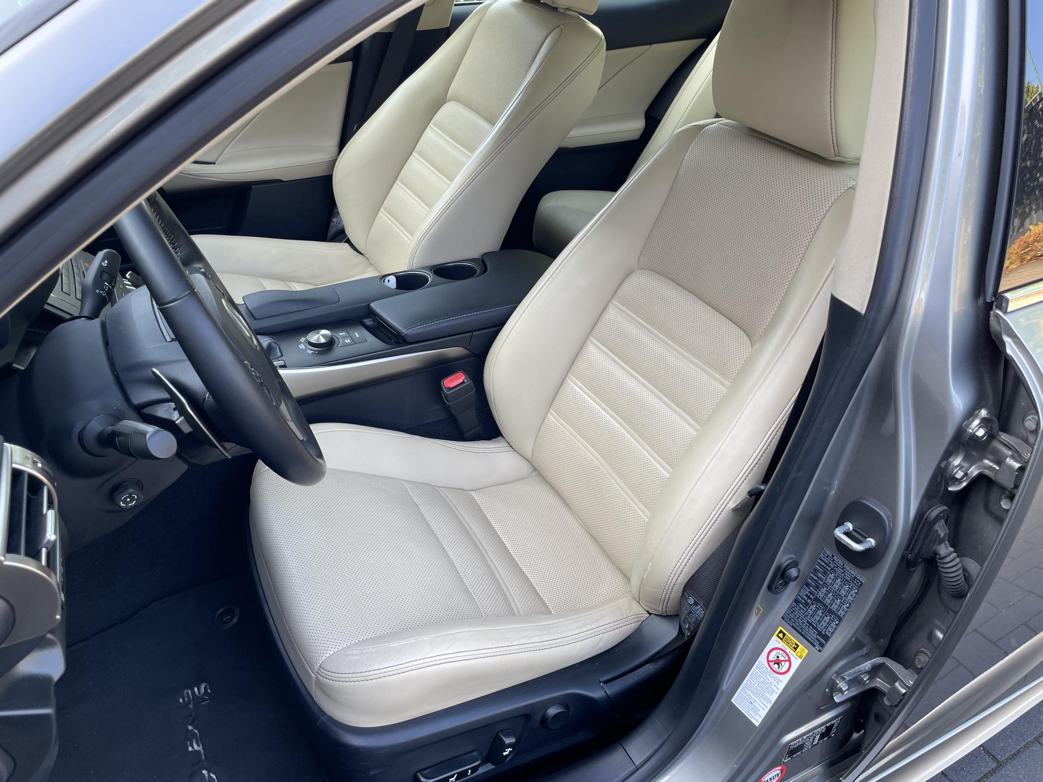Foto van Lexus Lexus Is300h