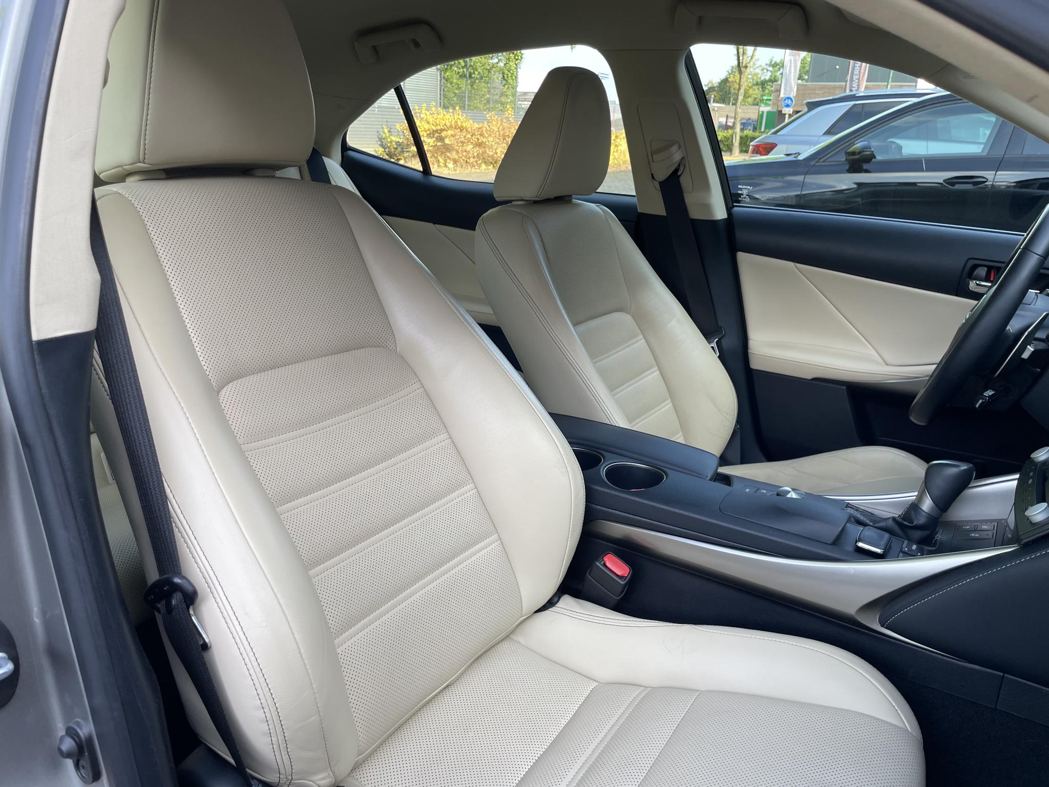 Foto van Lexus Lexus Is300h