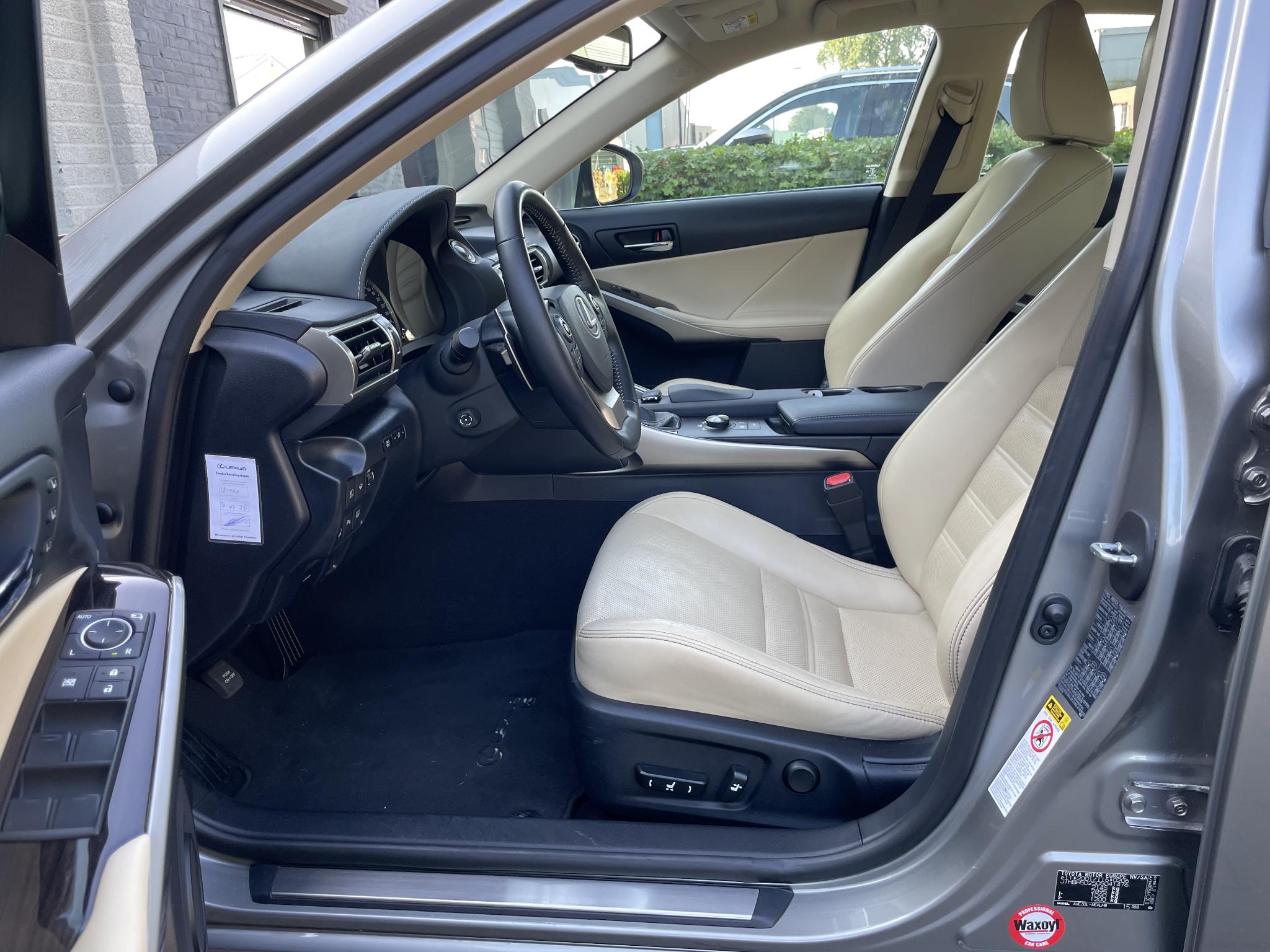 Foto van Lexus Lexus Is300h