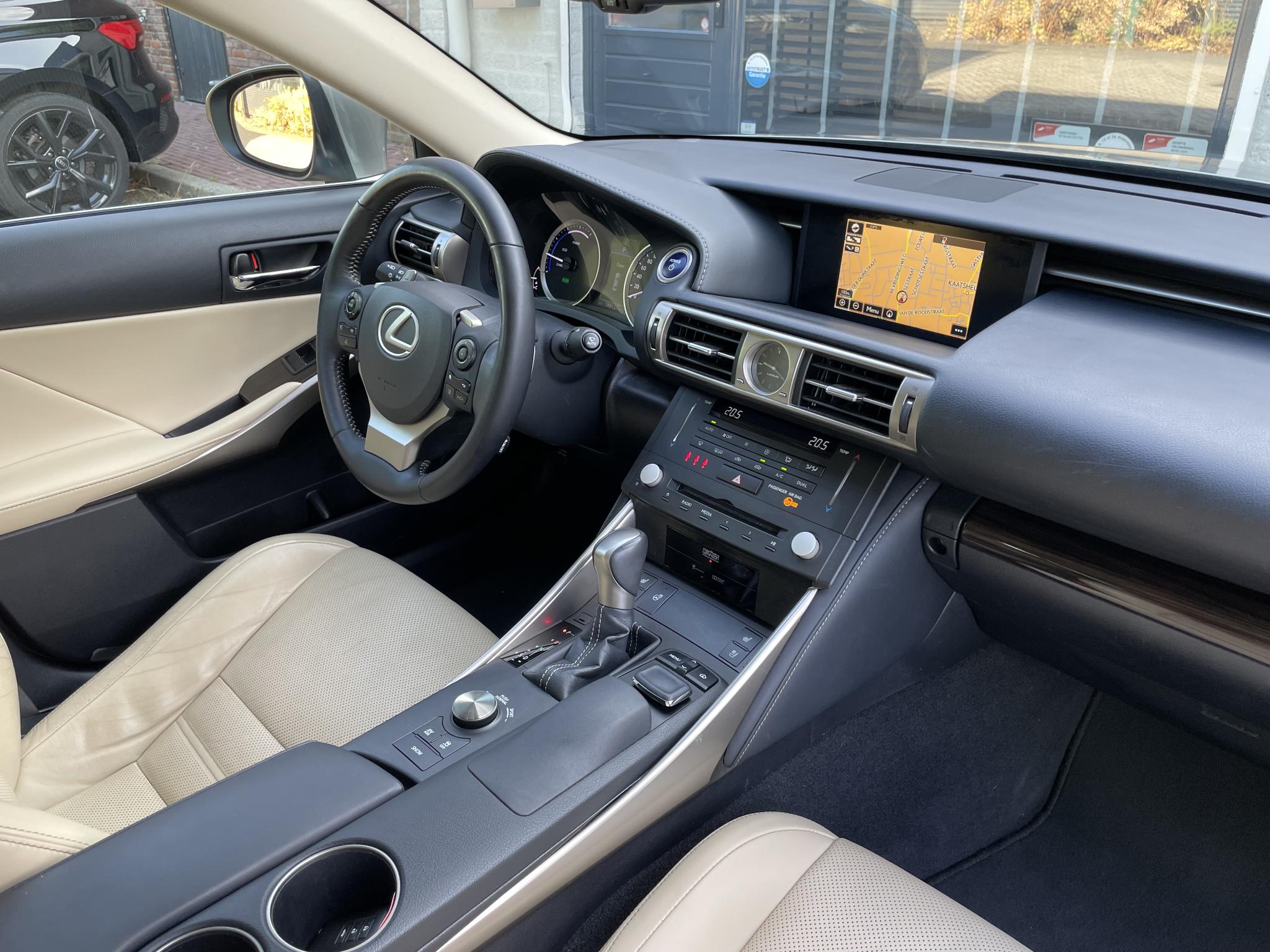 Foto van Lexus Lexus Is300h