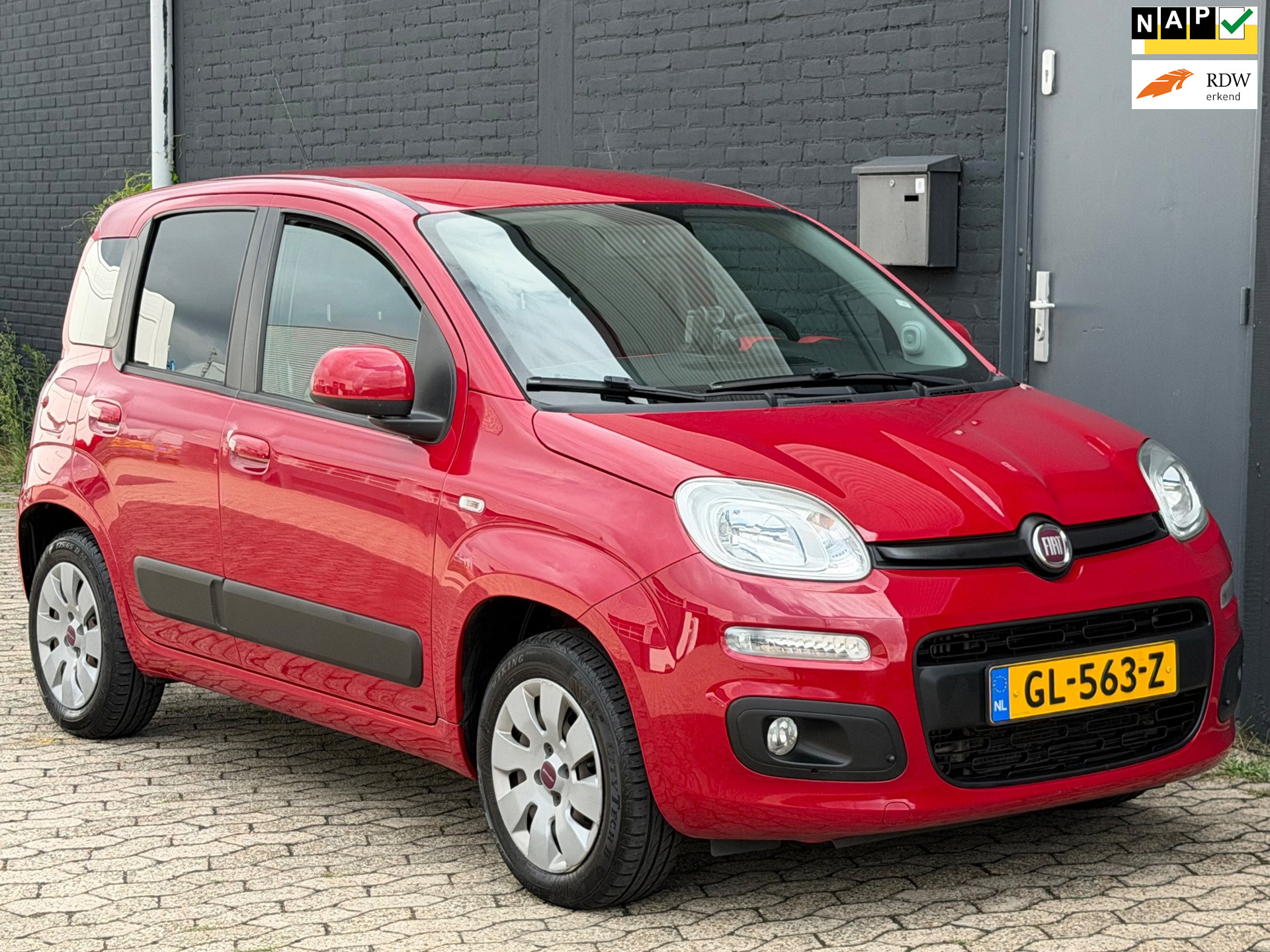 Fiat Panda 0.9 TwinAir Lounge NAVI CLIMA APK NAP BOEKJES 2015 - voorkant