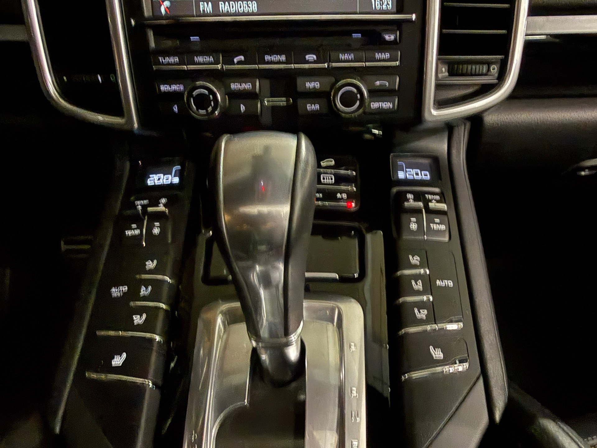 Foto van Porsche Cayenne S E-hybrid