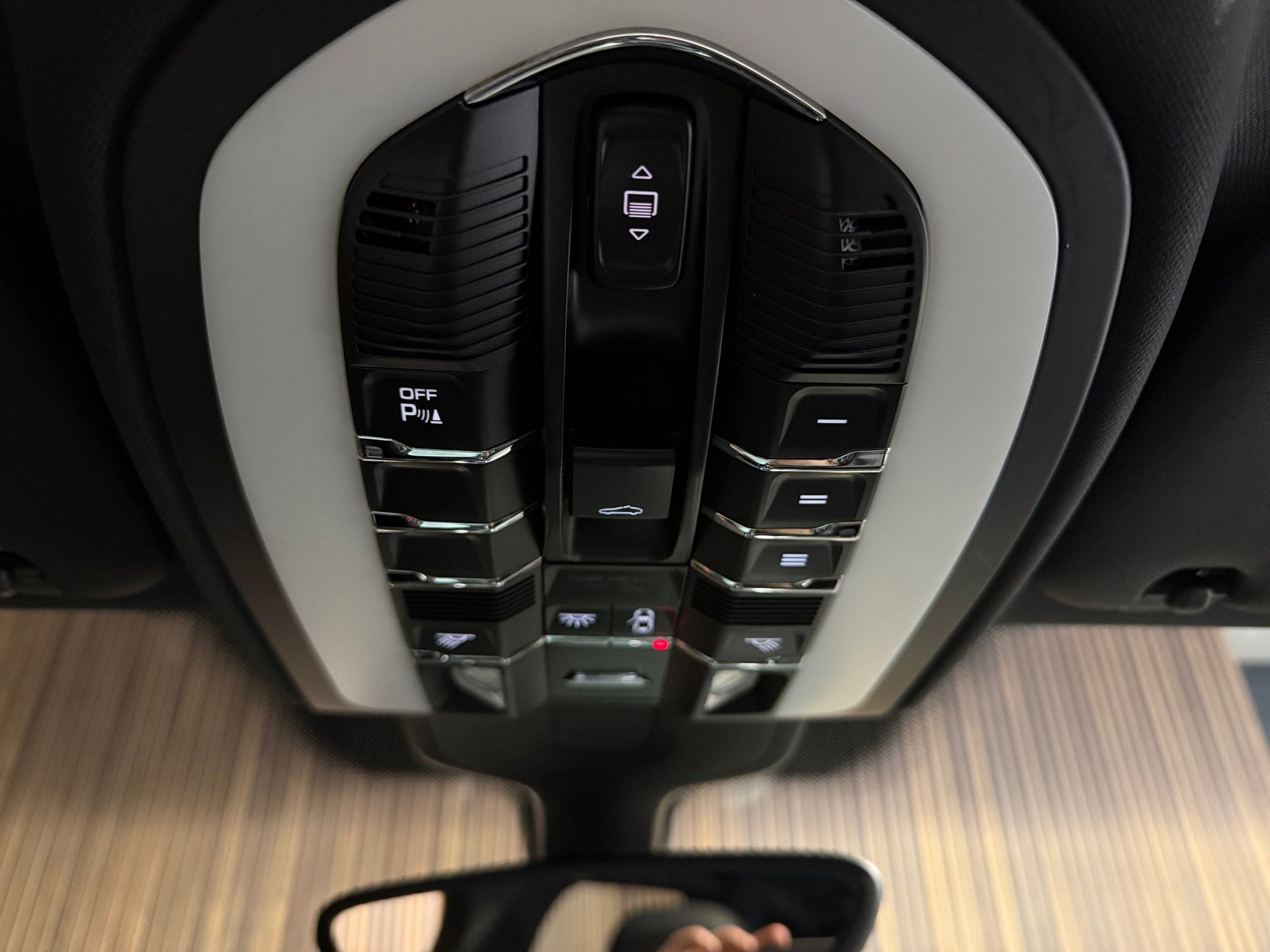 Foto van Porsche Cayenne S E-hybrid