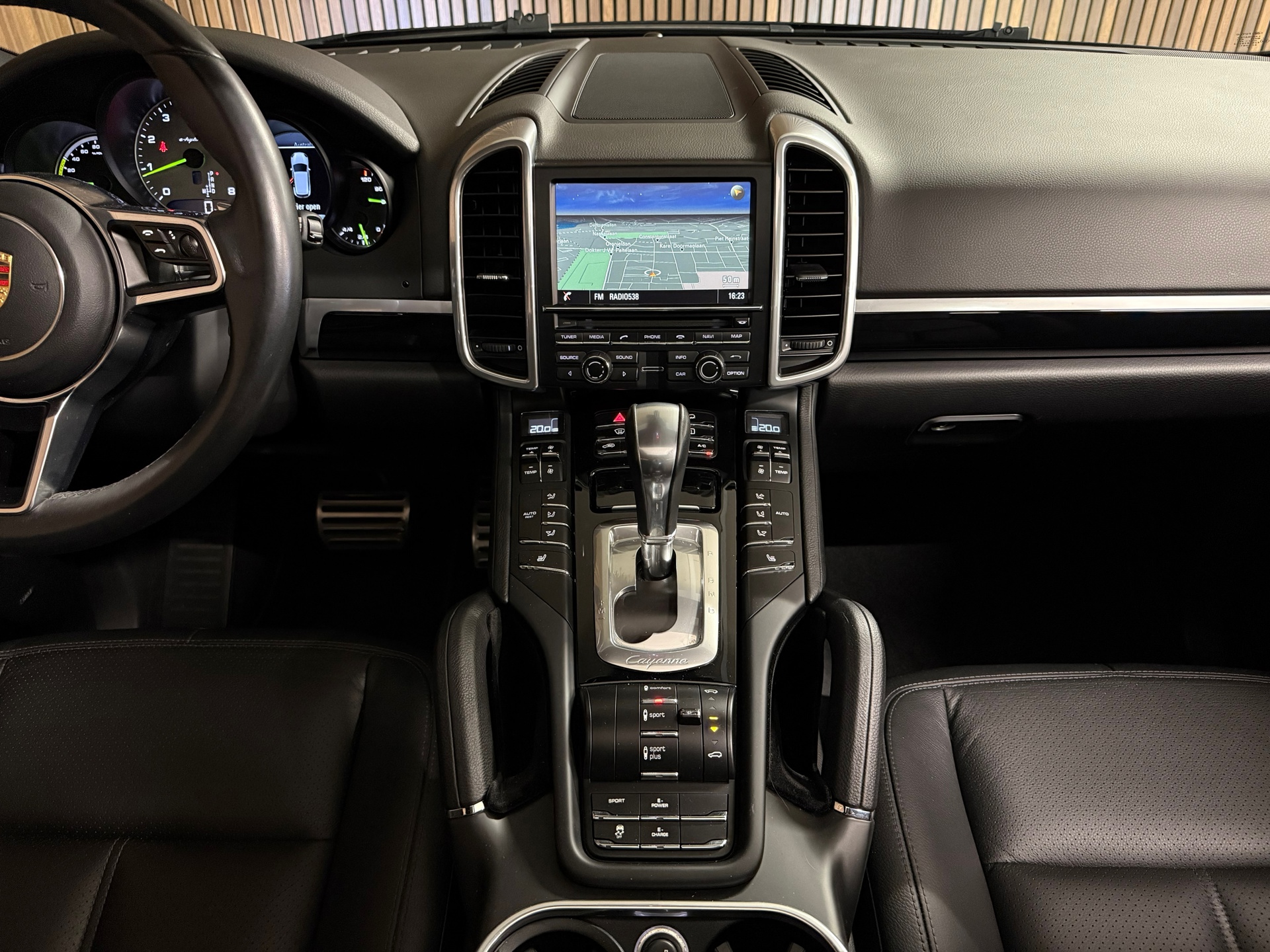 Foto van Porsche Cayenne S E-hybrid
