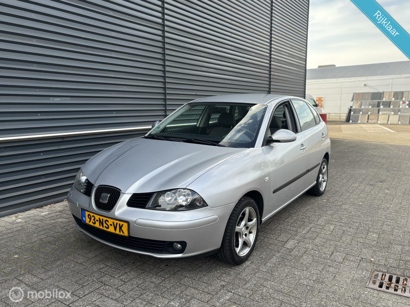 Seat Ibiza 1.4 NAP / AIRCO / CRUISE / 5DRS / LM VELGEN 2004 - voorkant