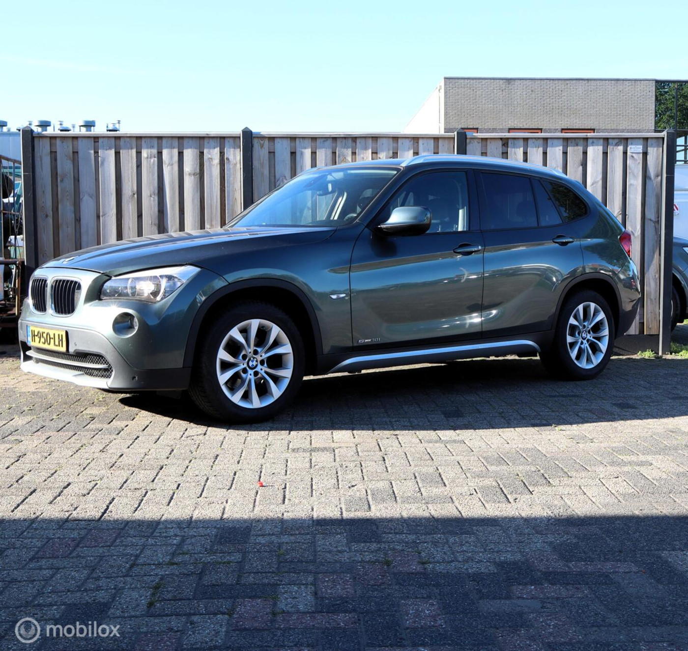 BMW X1 sDrive 18i sDrive18i Executive/ nieuwe apk 2010 - voorkant