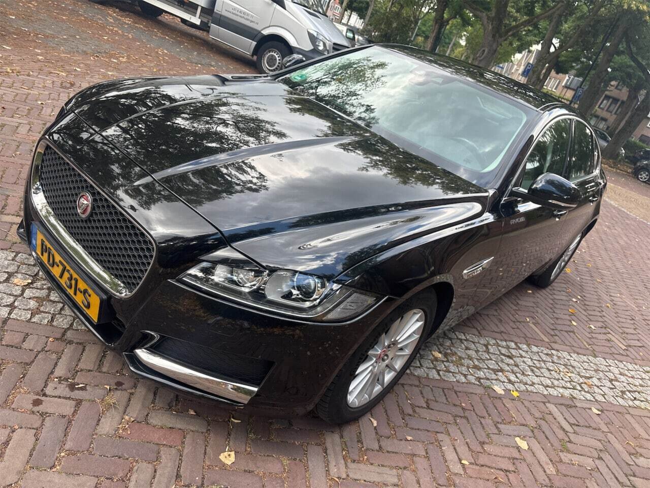 Jaguar XF 2.0d Pure 2017 - voorkant