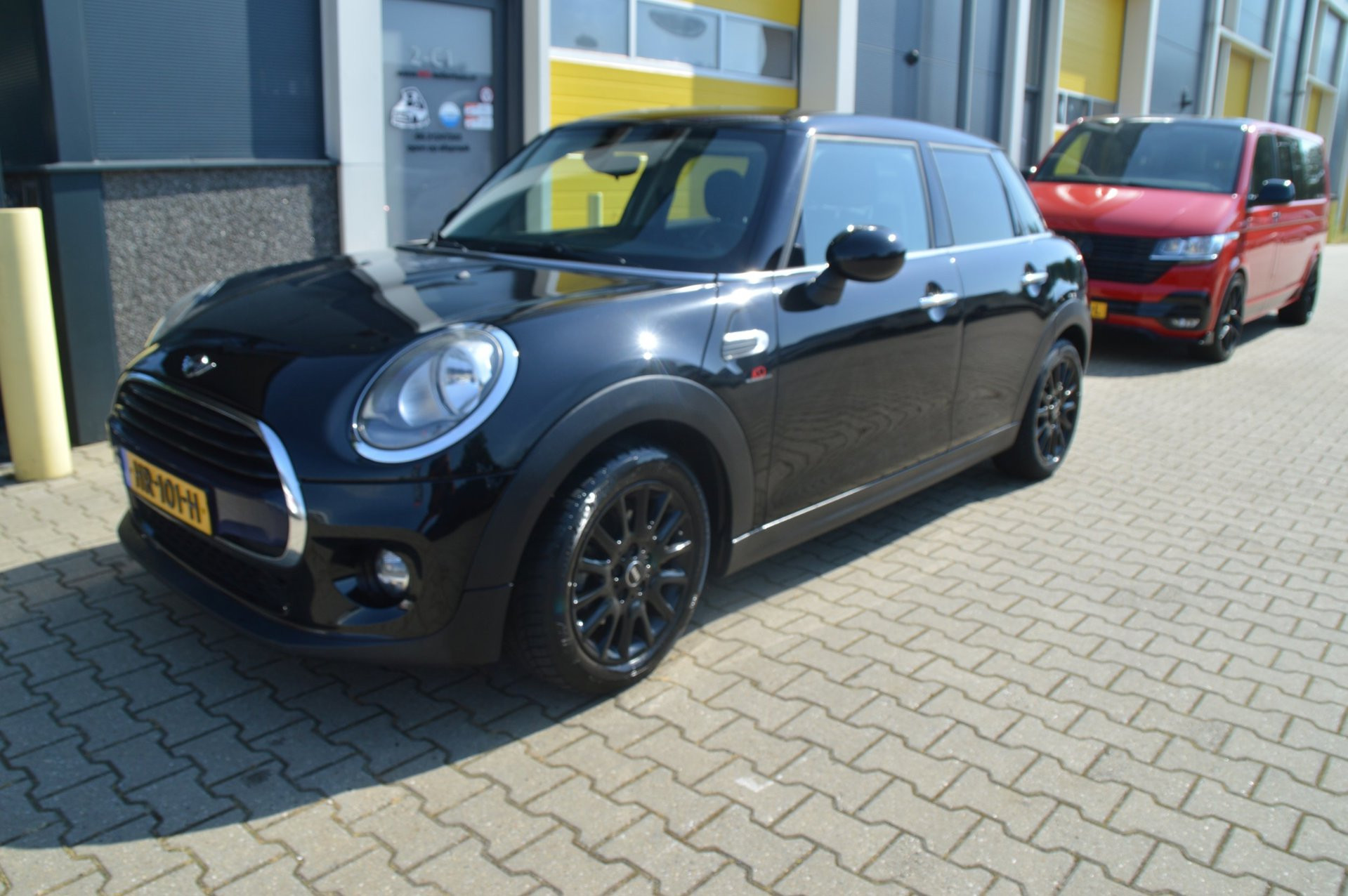 Mini Cooper 1.5 Cooper Business 2015 - voorkant