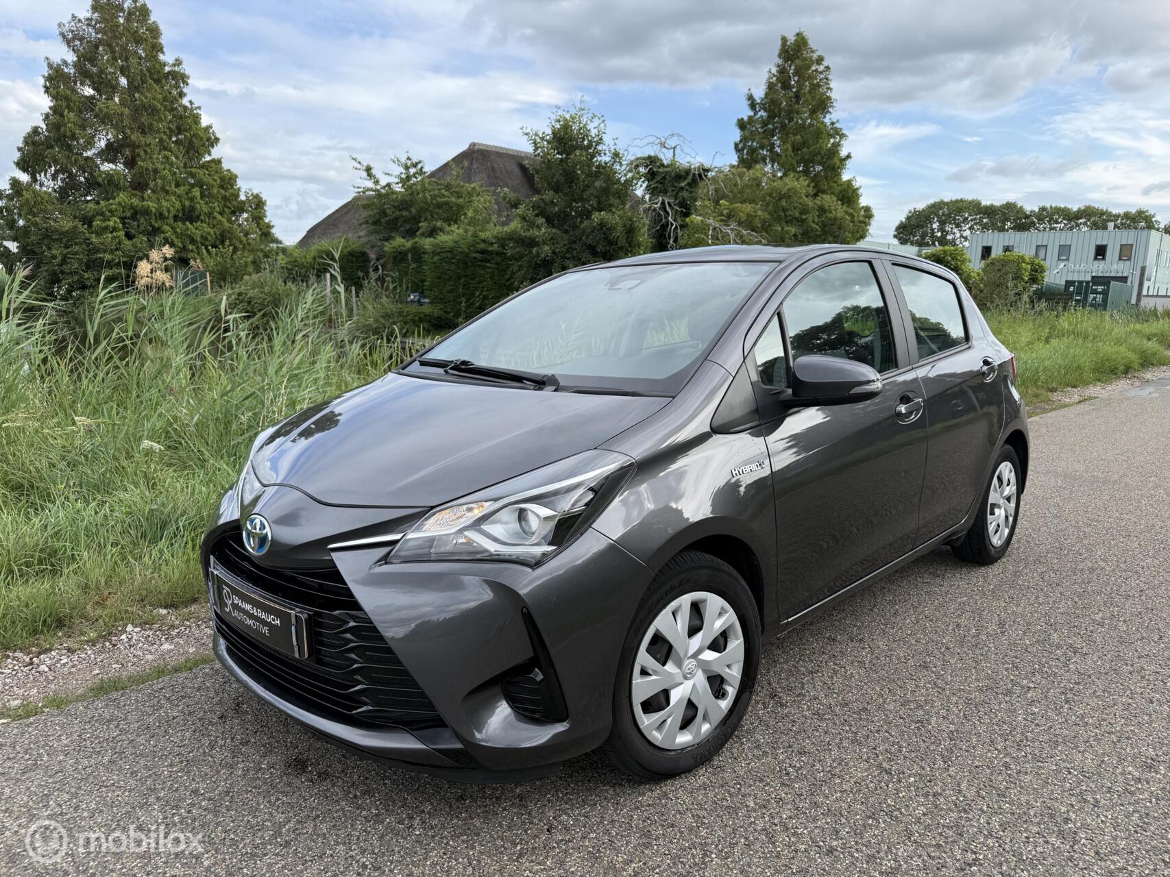 Toyota Toyota Yaris Hybrid 1.5 Hybrid Dynamic / Invalide Auto / Cam / Navi 2020 - voorkant