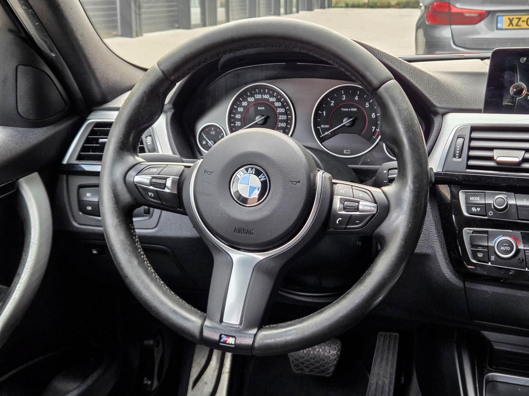 Foto van BMW 330e