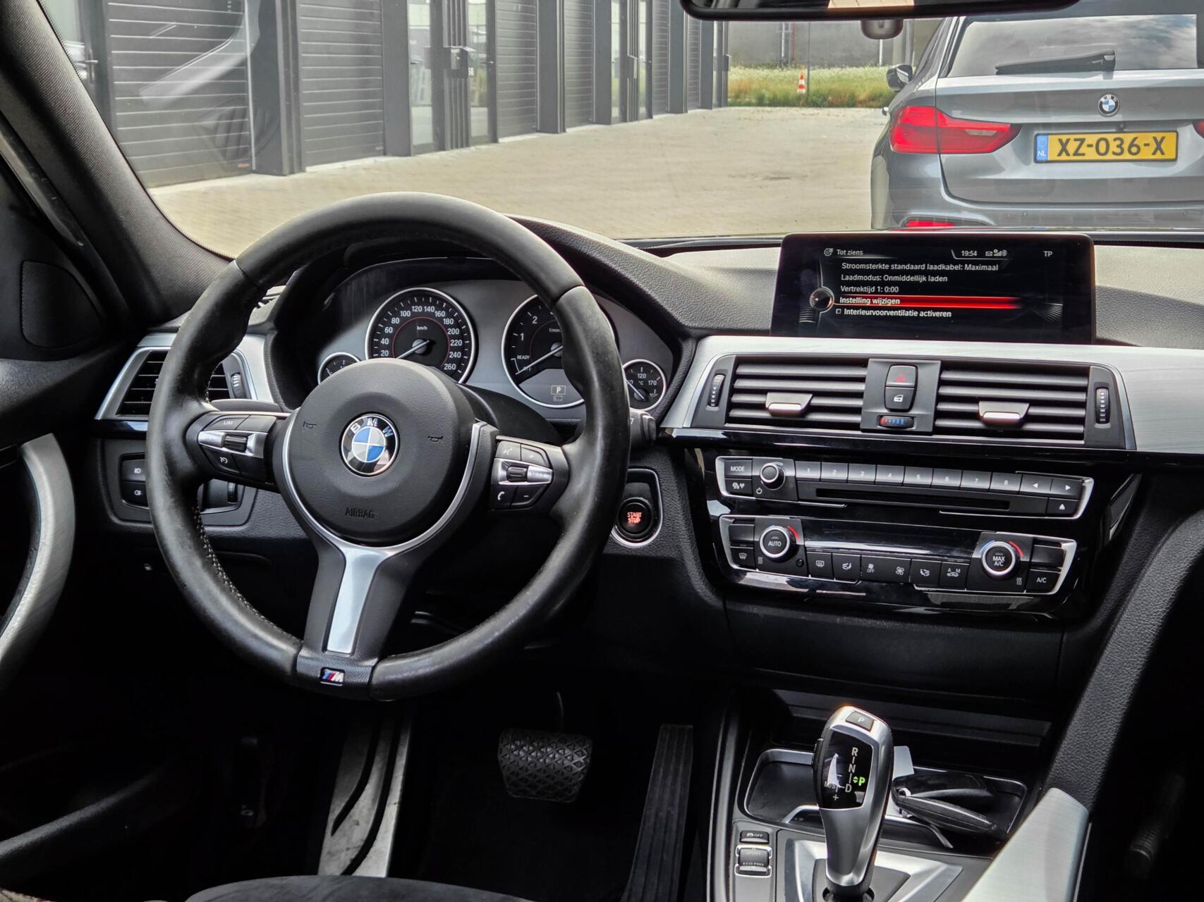 Foto van BMW 330e