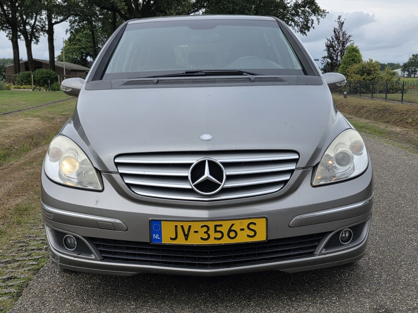 Foto van Mercedes-Benz B 200