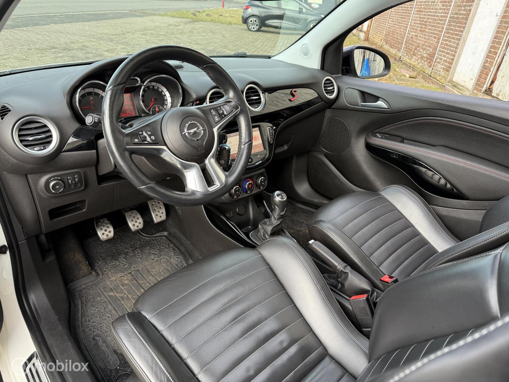 Foto van Opel Adam