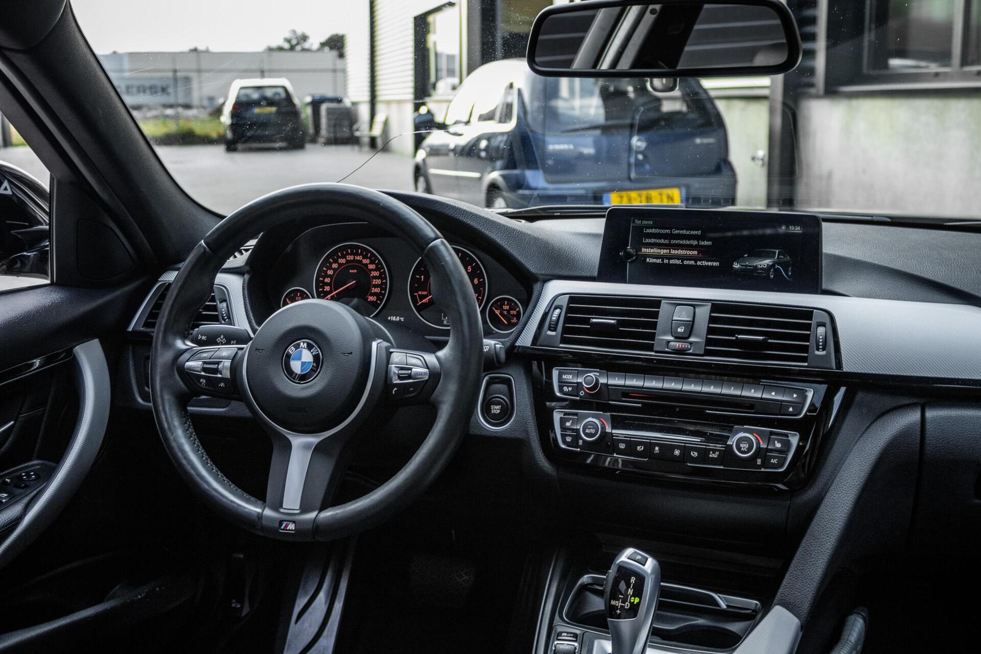 Foto van BMW 330e Iperformance