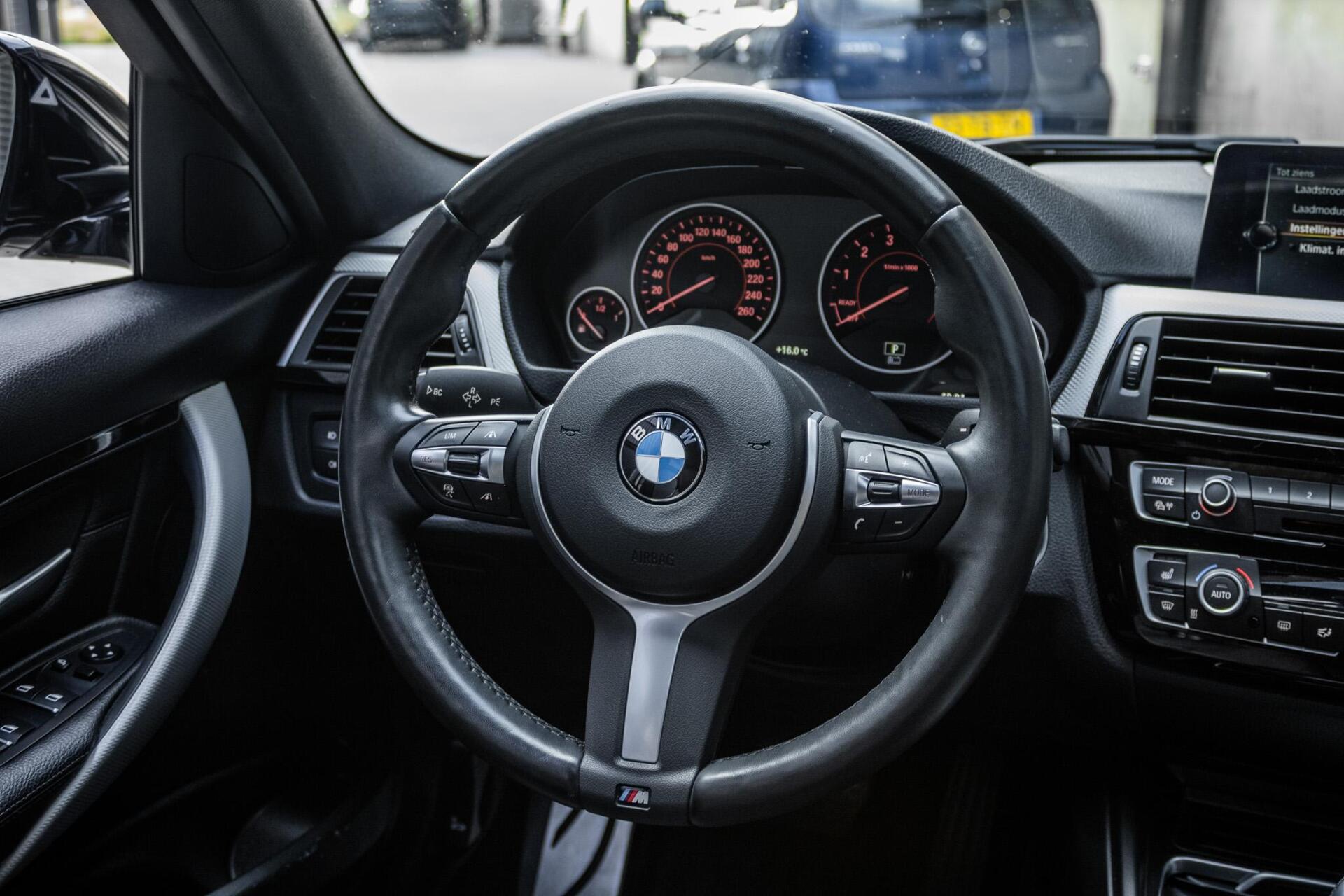 Foto van BMW 330e Iperformance