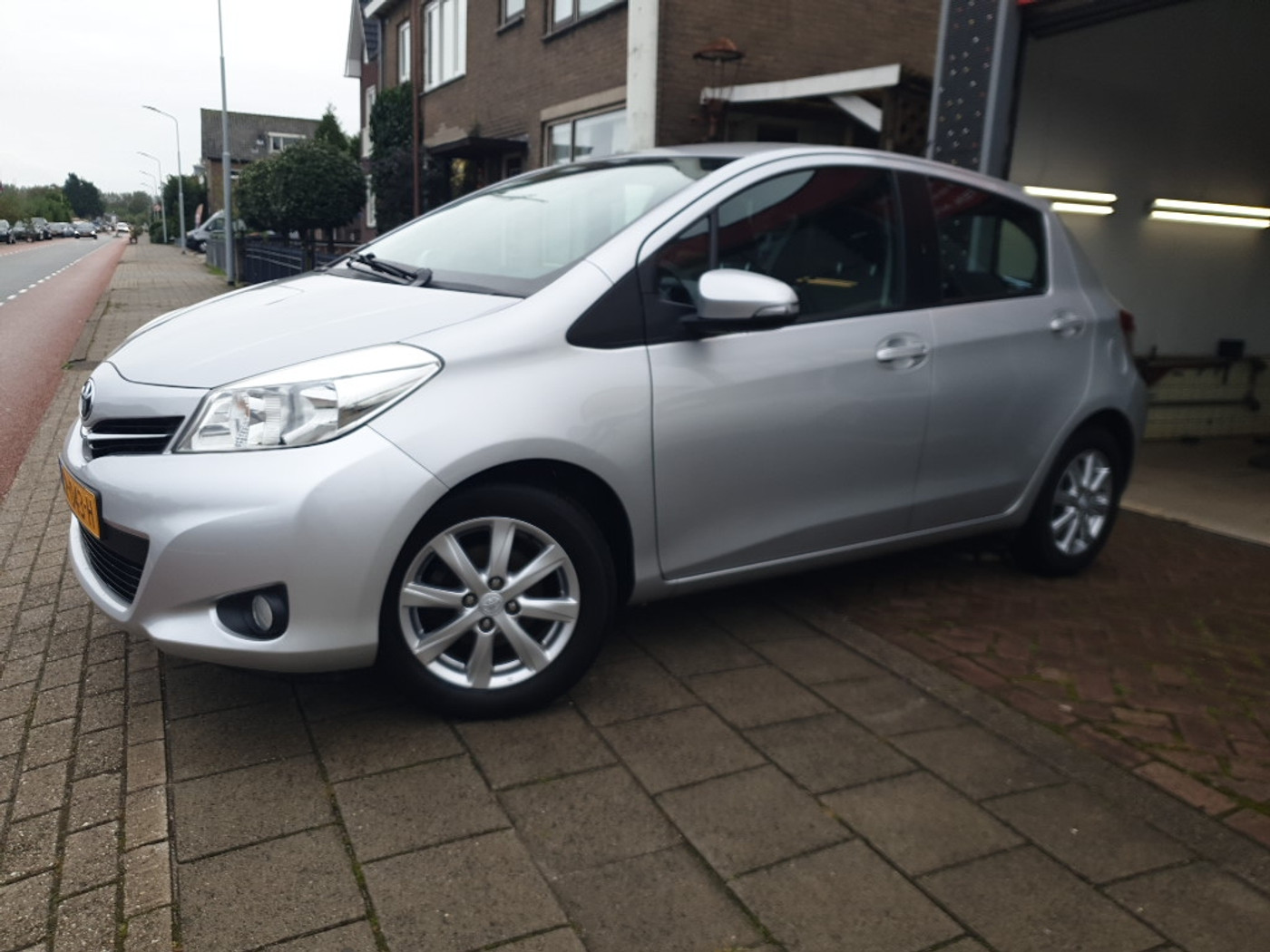 Toyota Toyota Yaris 1.0 VVT-i Aspiration | Airco | L.M velgen | Trekhaak 2014 - voorkant