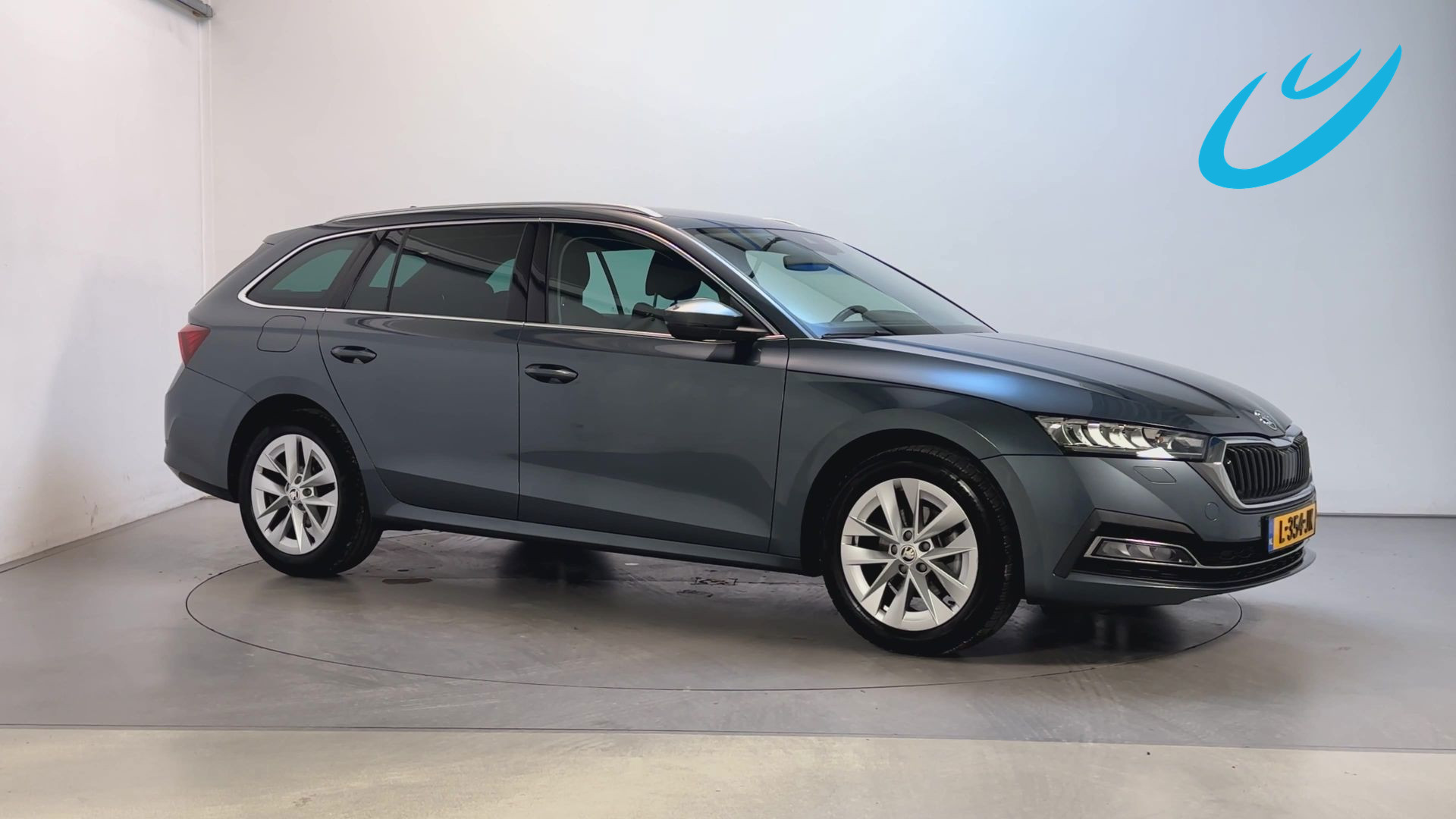 Skoda Octavia 1.0 TSI 110pk Business Edition Plus Navigatie Parkeersensoren Sfeerverlichting 2021 - voorkant