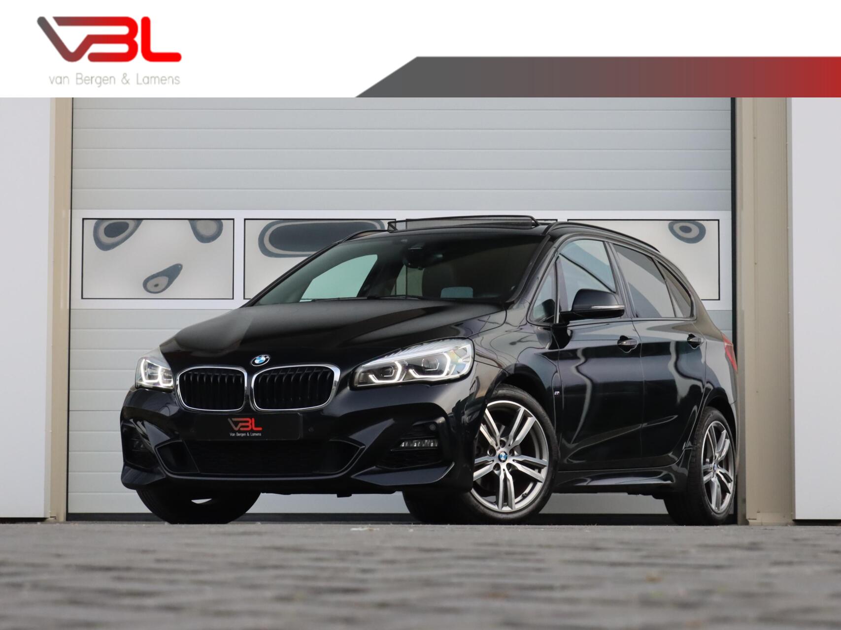 BMW 2 Serie 220i High Executive M-sport | Uniek!! 2021 - voorkant