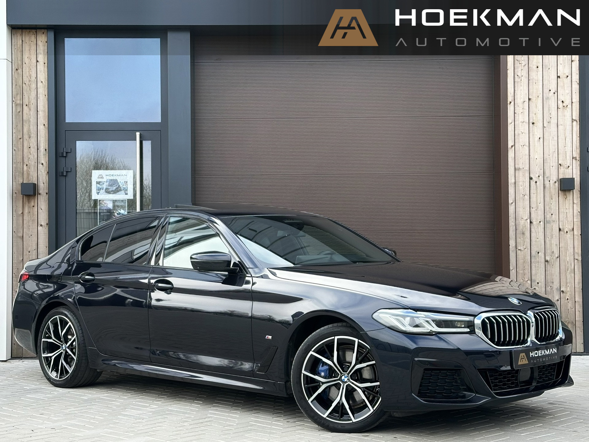 BMW 530e 530e High Executive M-sport LCI | Comfortzetels, Laser Light, Panoramadak, Trekhaak, Leer, Apple Carplay, 360° camera 2020 - voorkant