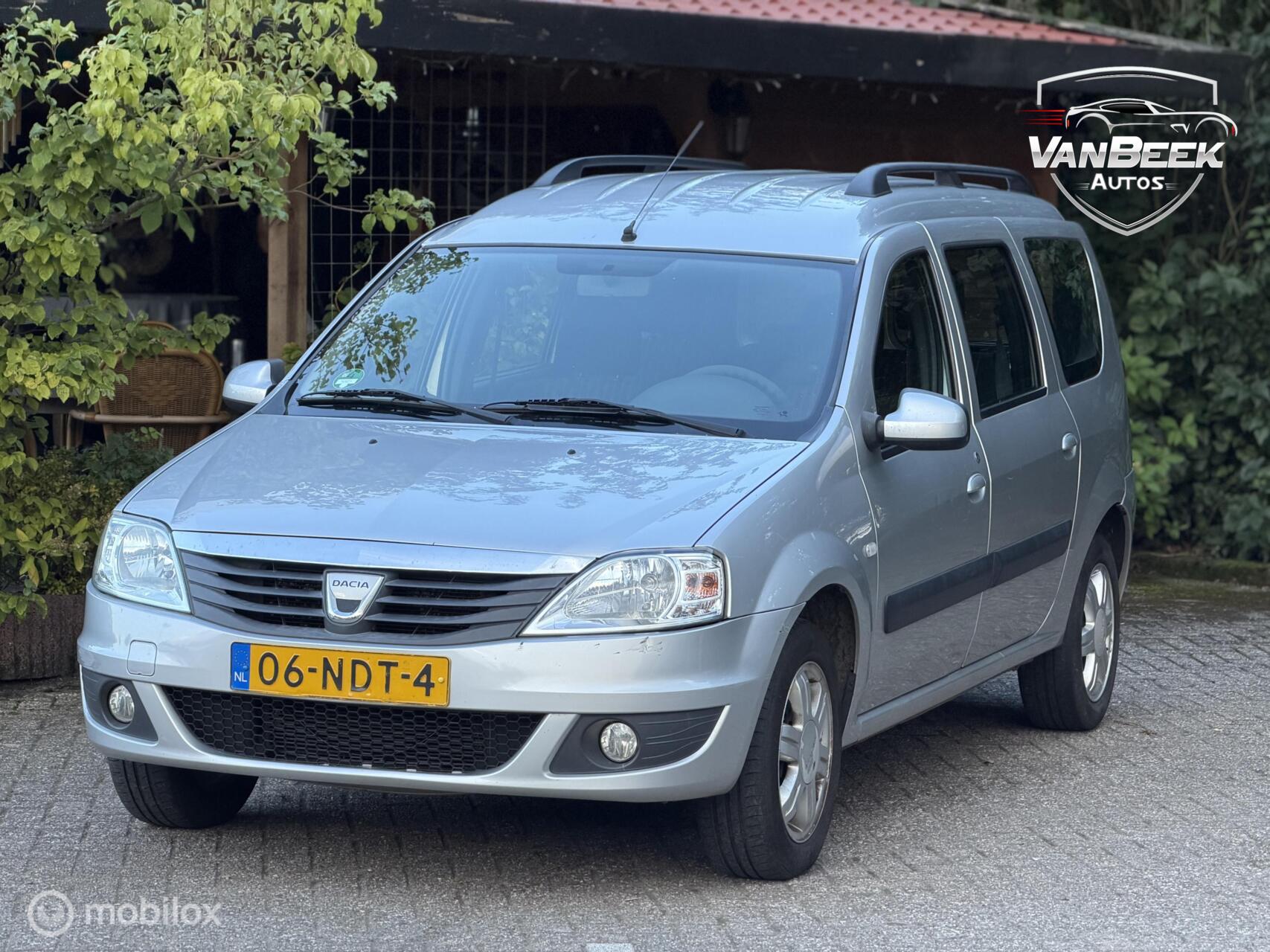 Dacia Logan 1.6 MPI Blackline 2010 - voorkant